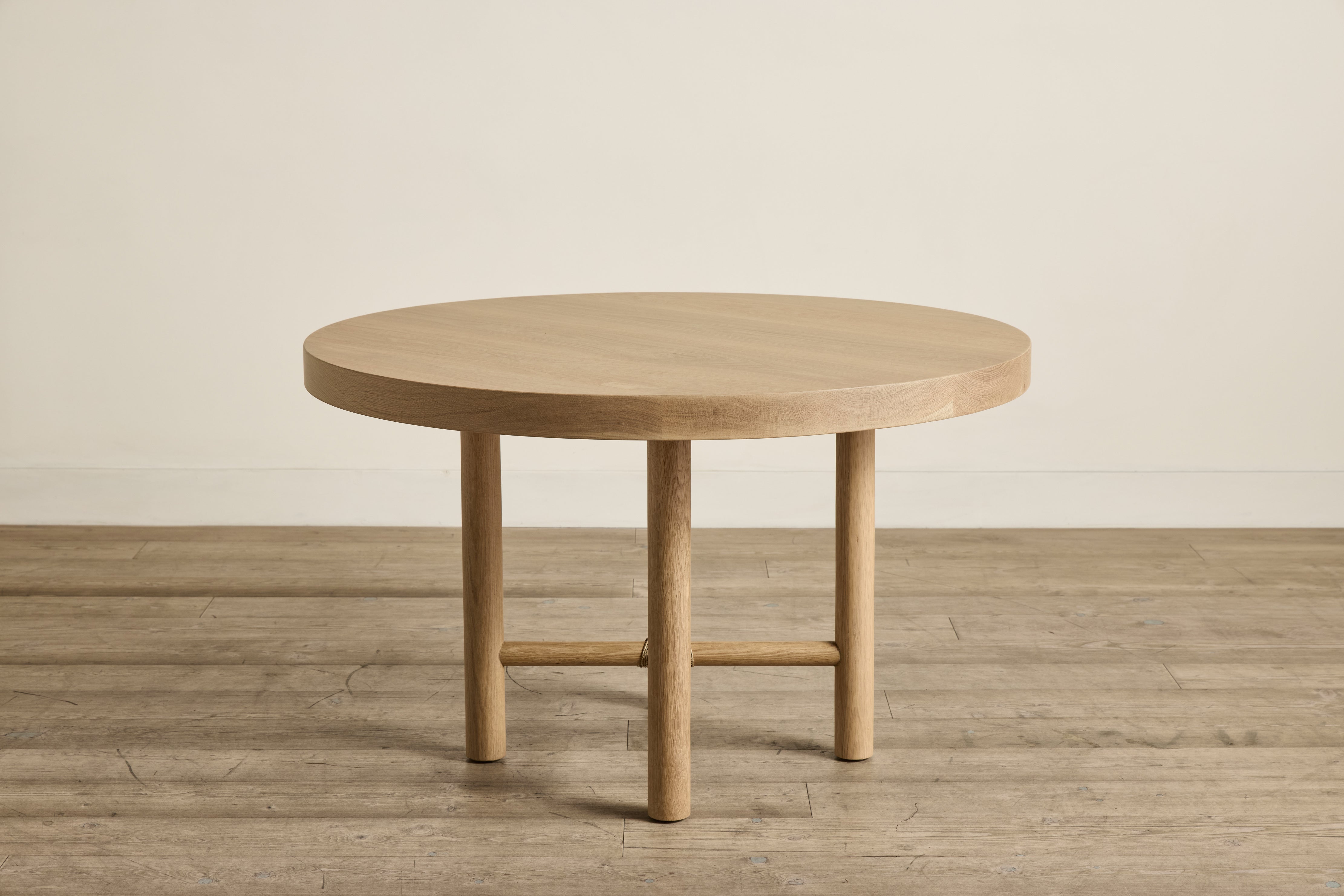 Round Dining Table, 48"
