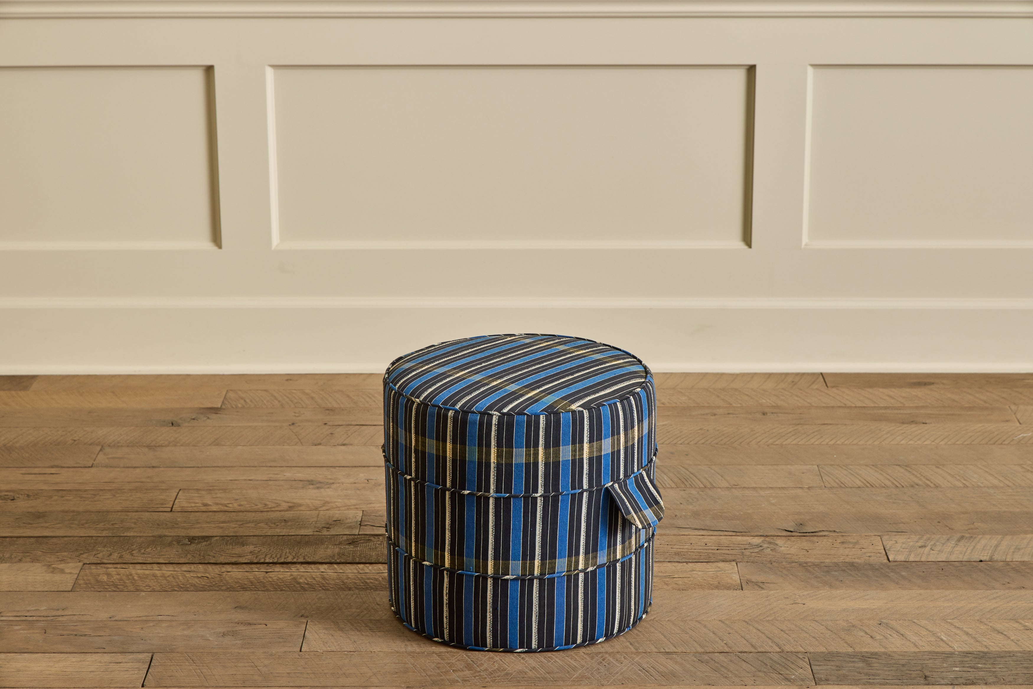 Round Hassock, 17"