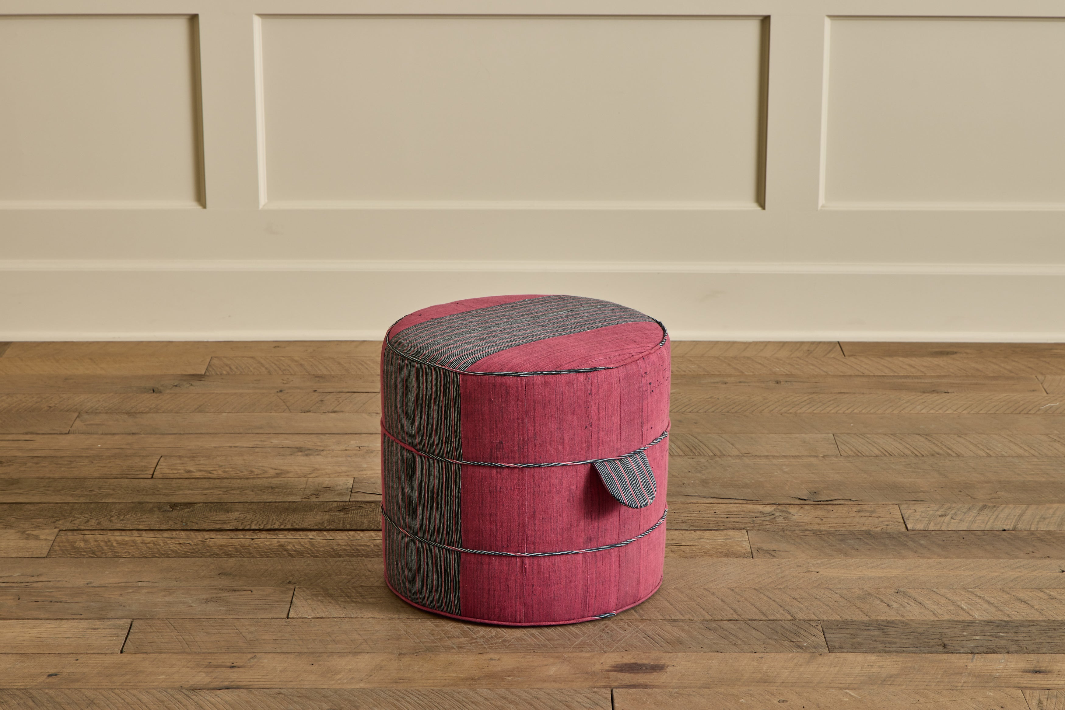 Round Hassock, 17"