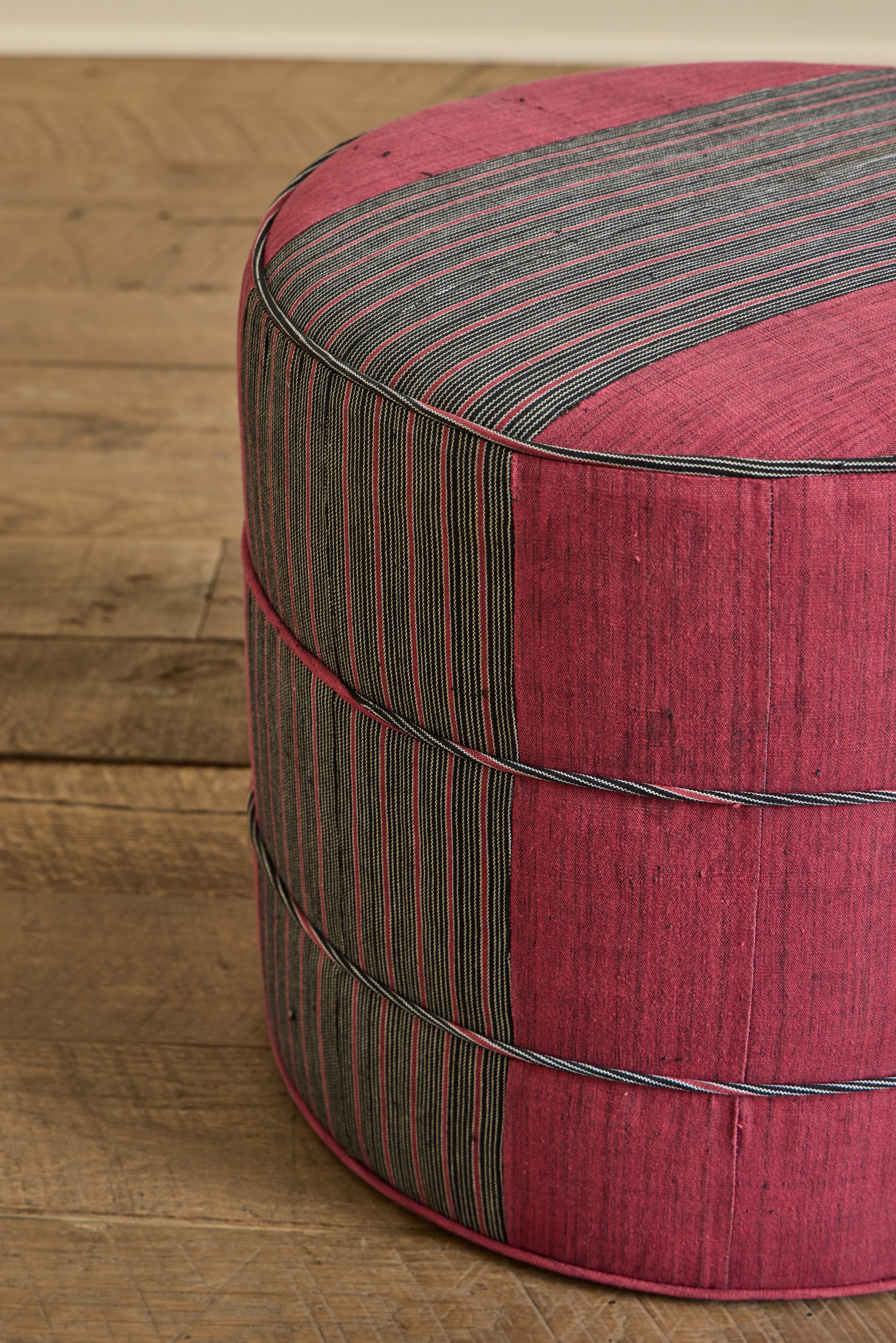 Round Hassock, 17"