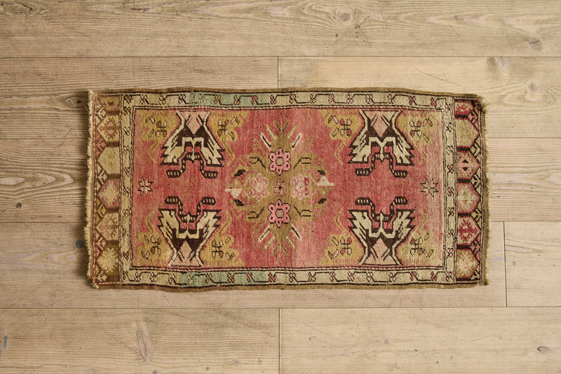 Turkish Throw Rug 1’5 X 2’11