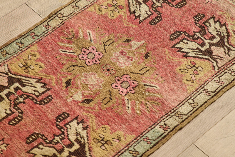 Turkish Throw Rug 1’5 X 2’11