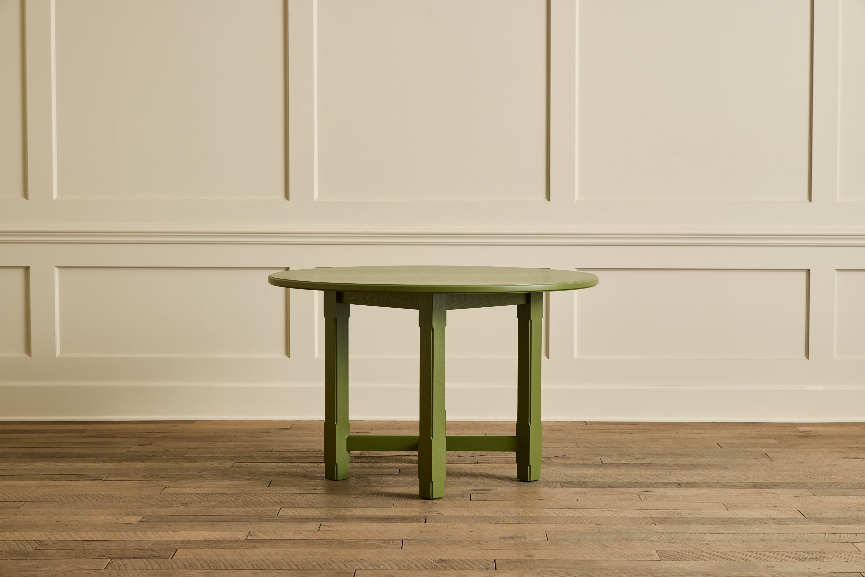 Round Spire Dining Table, 48"