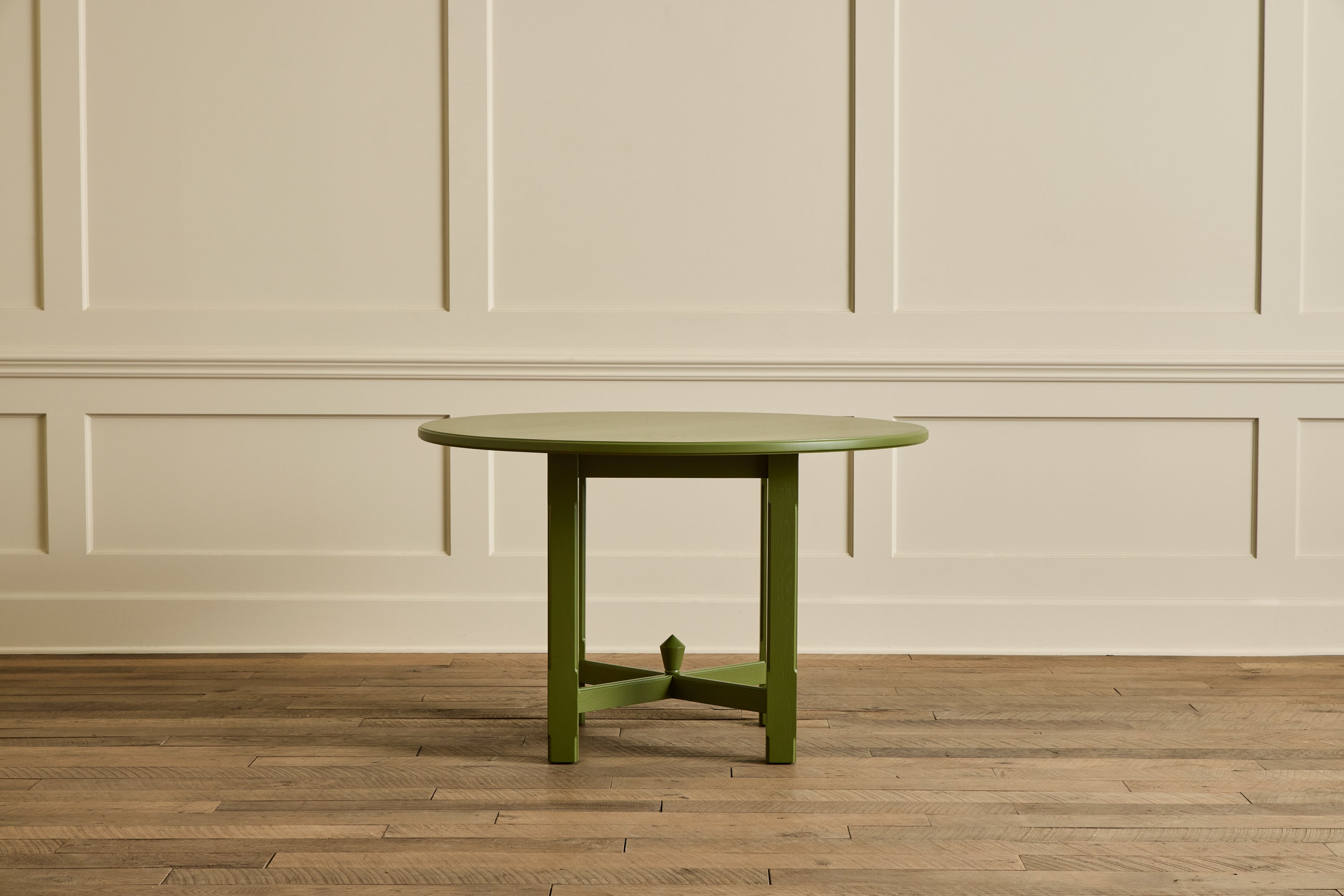 Round Spire Dining Table, 48"