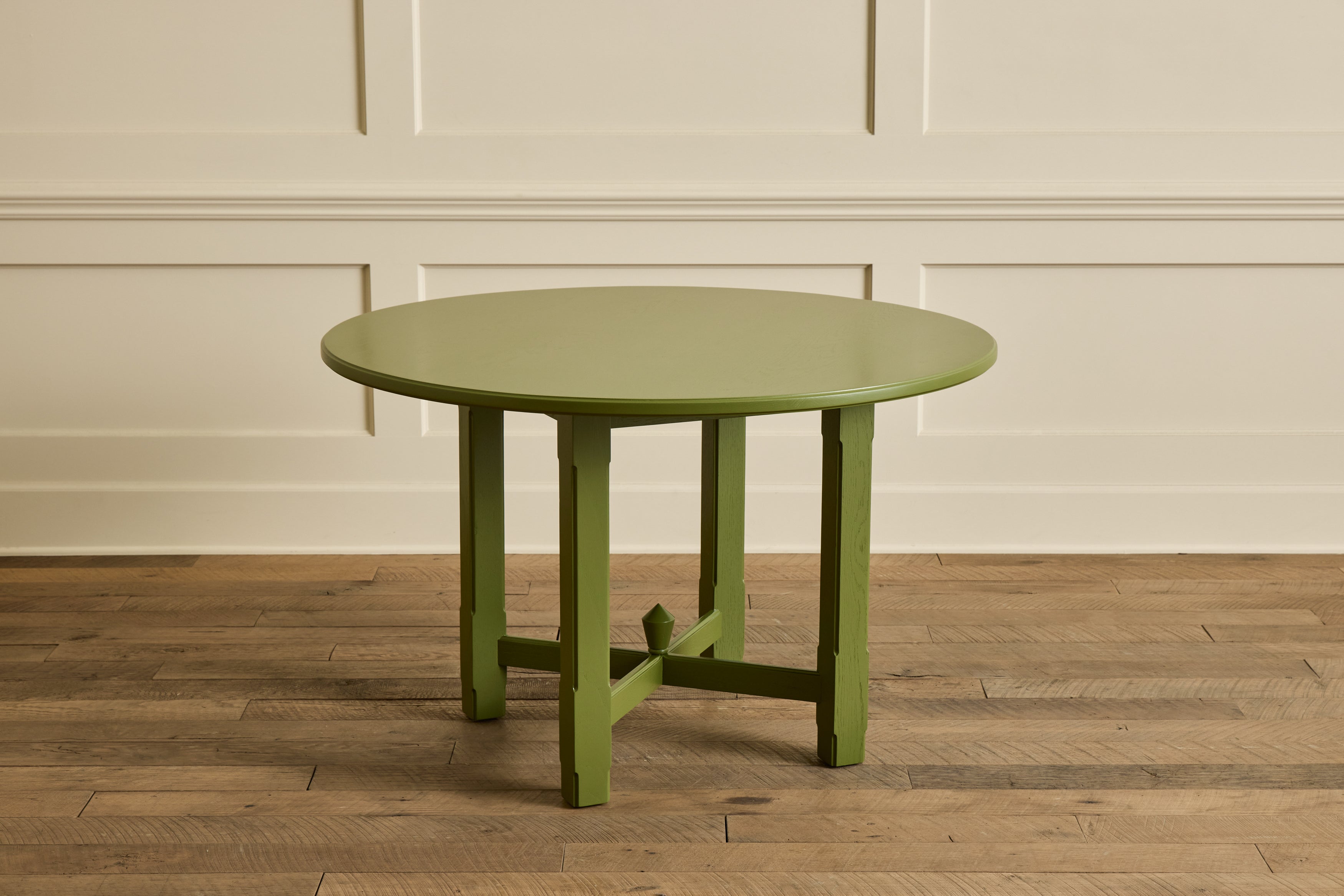 Round Spire Dining Table, 48"