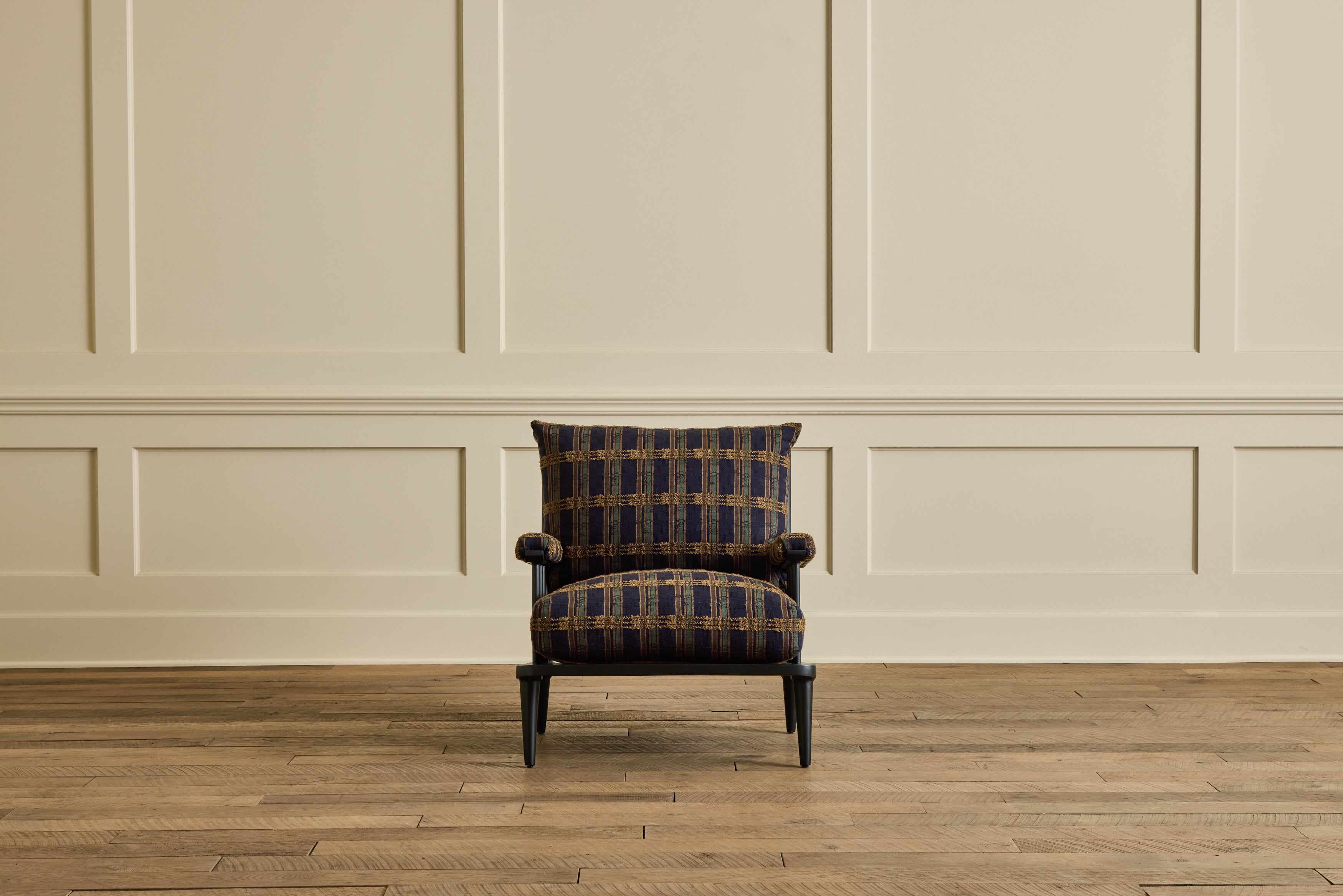 Metal Spindle Viewing Chair