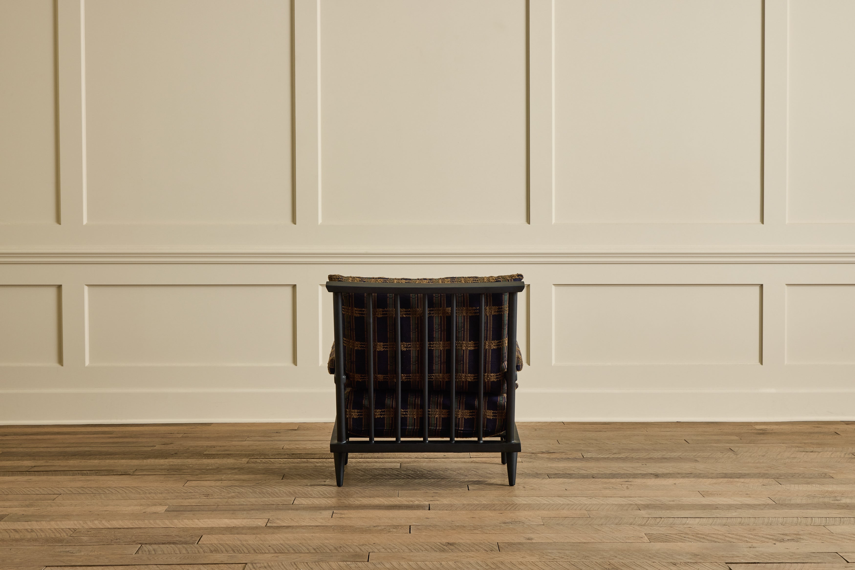 Metal Spindle Viewing Chair