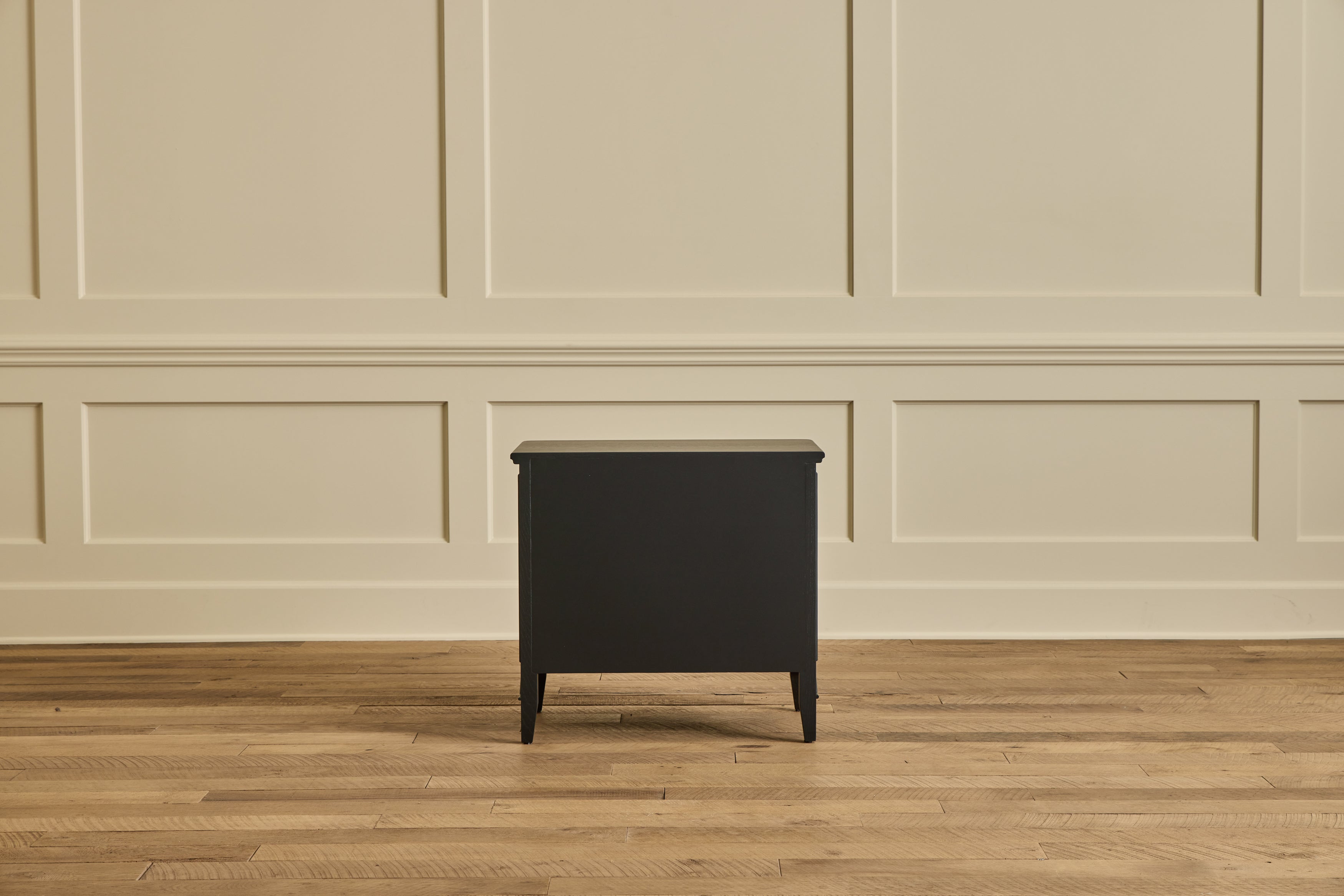 Heirloom Nightstand, 28"