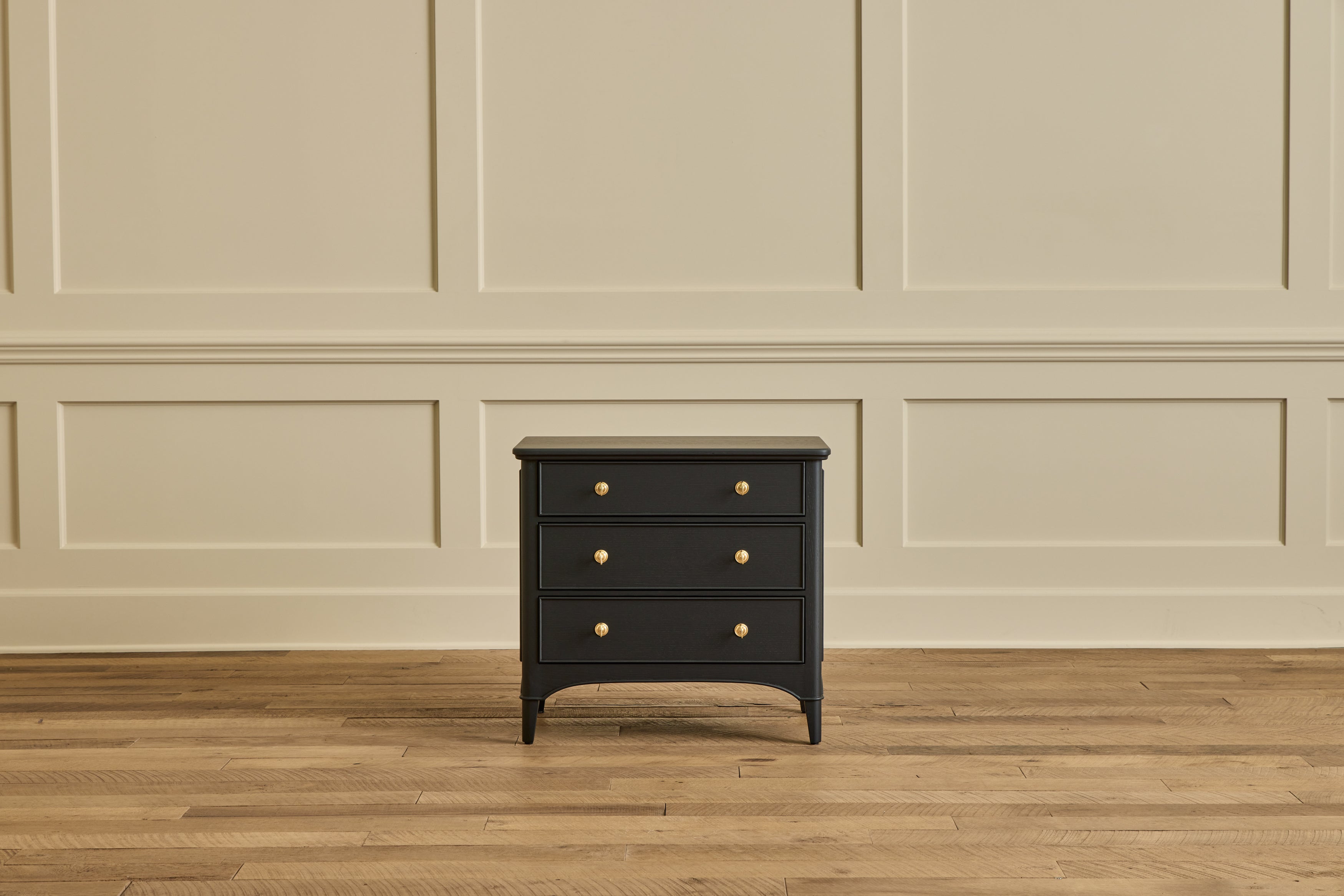 Heirloom Nightstand, 28"
