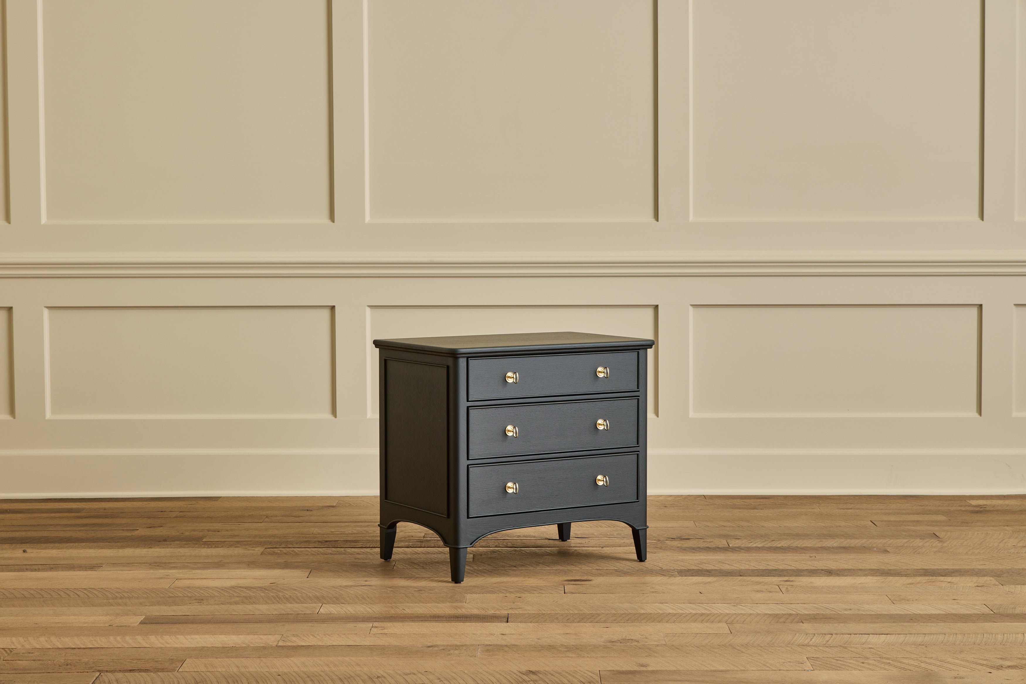 Heirloom Nightstand, 28"