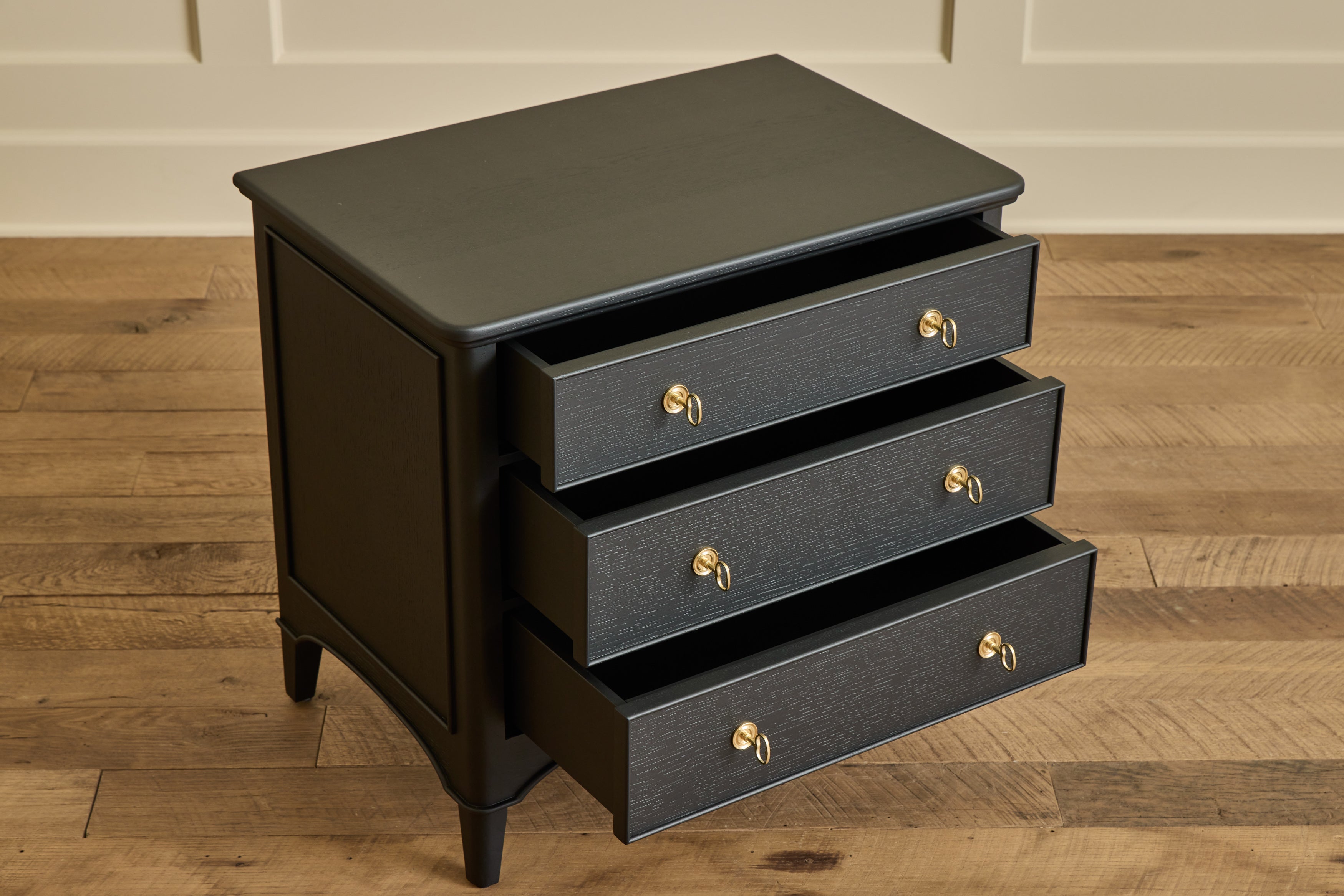 Heirloom Nightstand, 28"