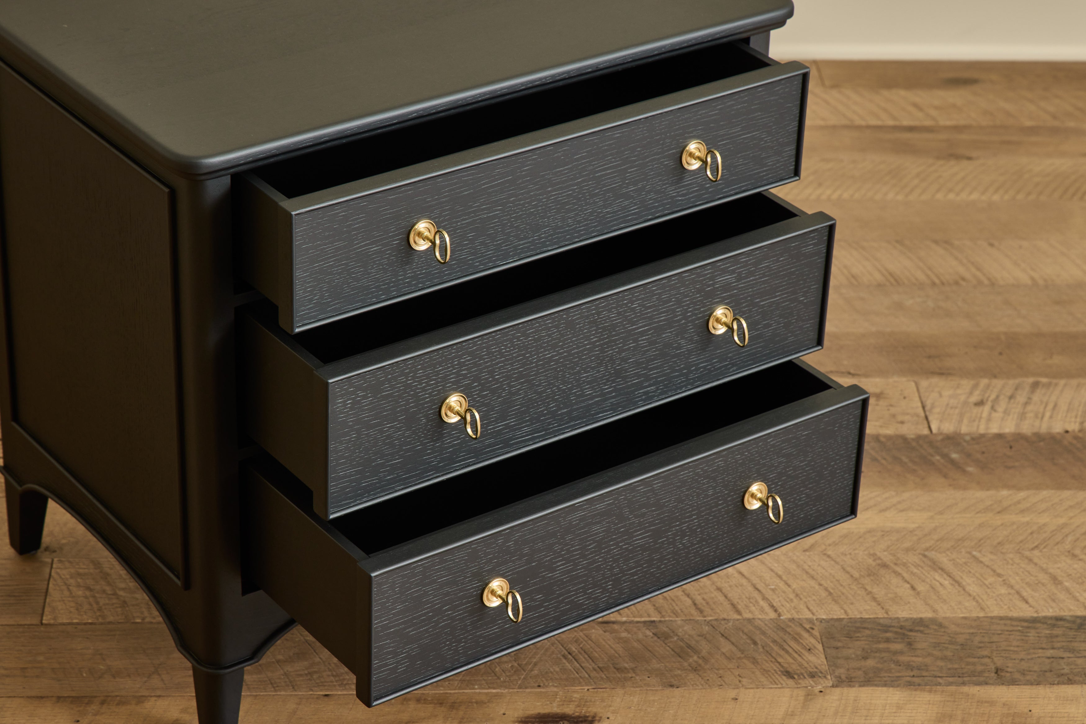 Heirloom Nightstand, 28"