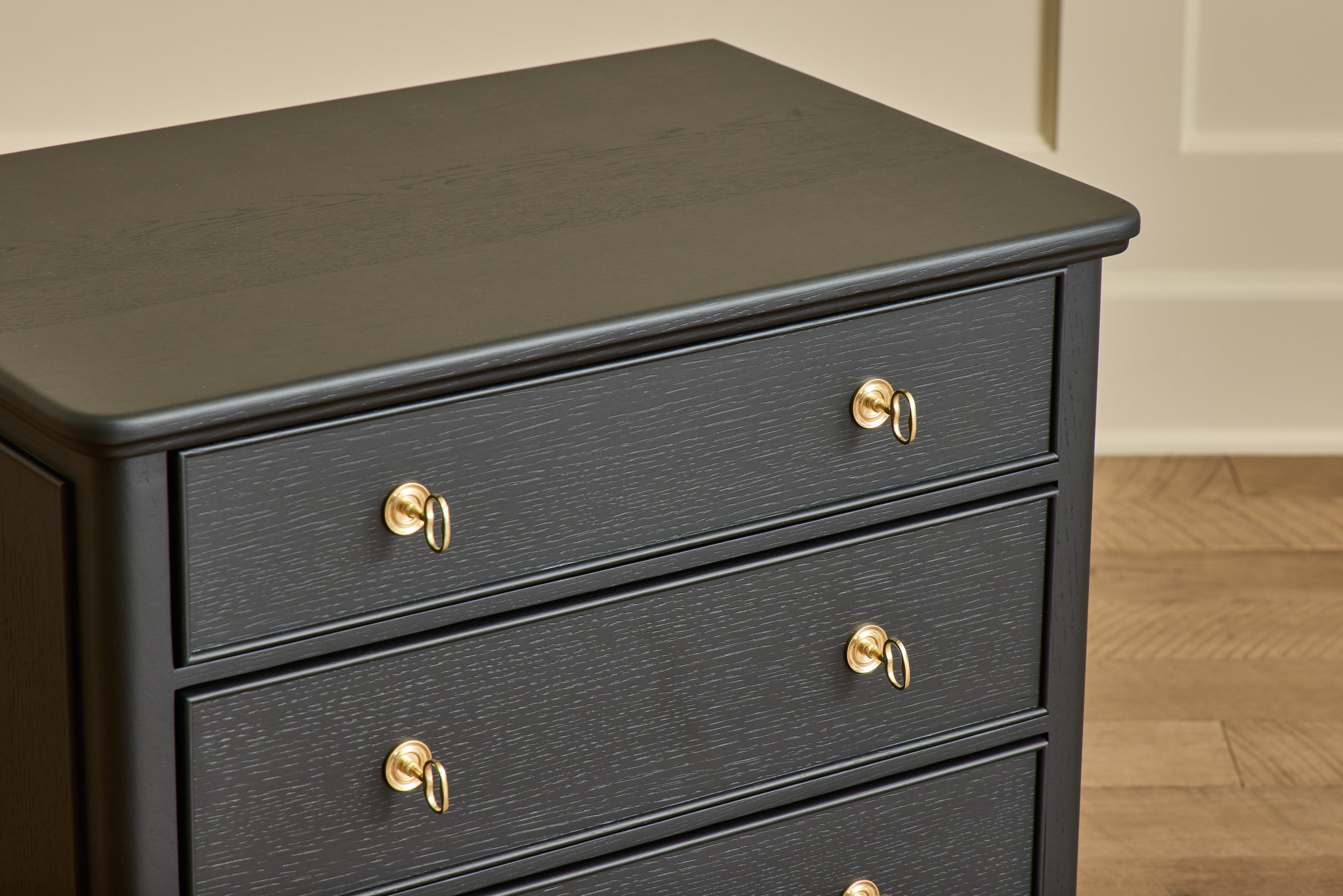 Heirloom Nightstand, 28"