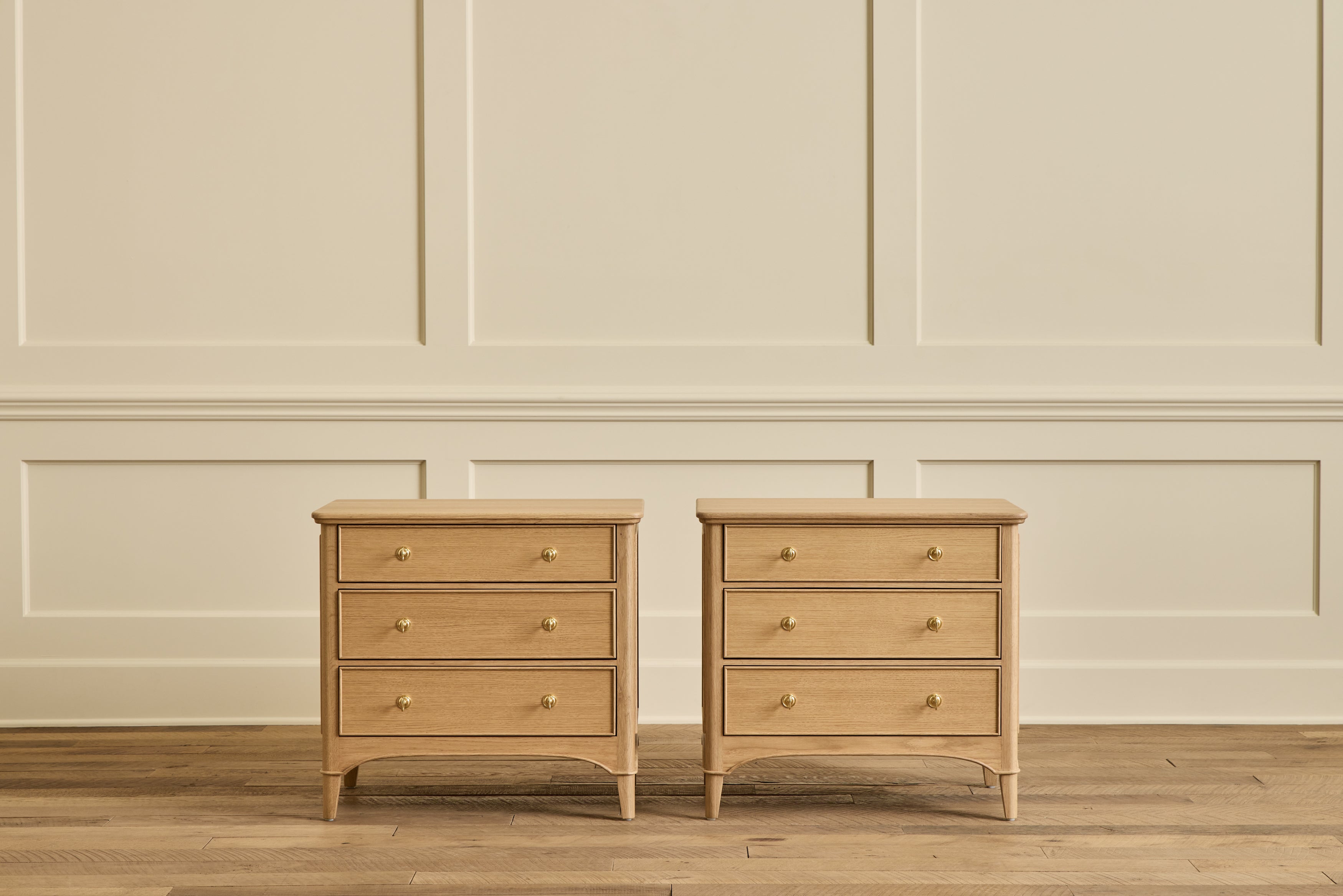 Heirloom Nightstand, 28"