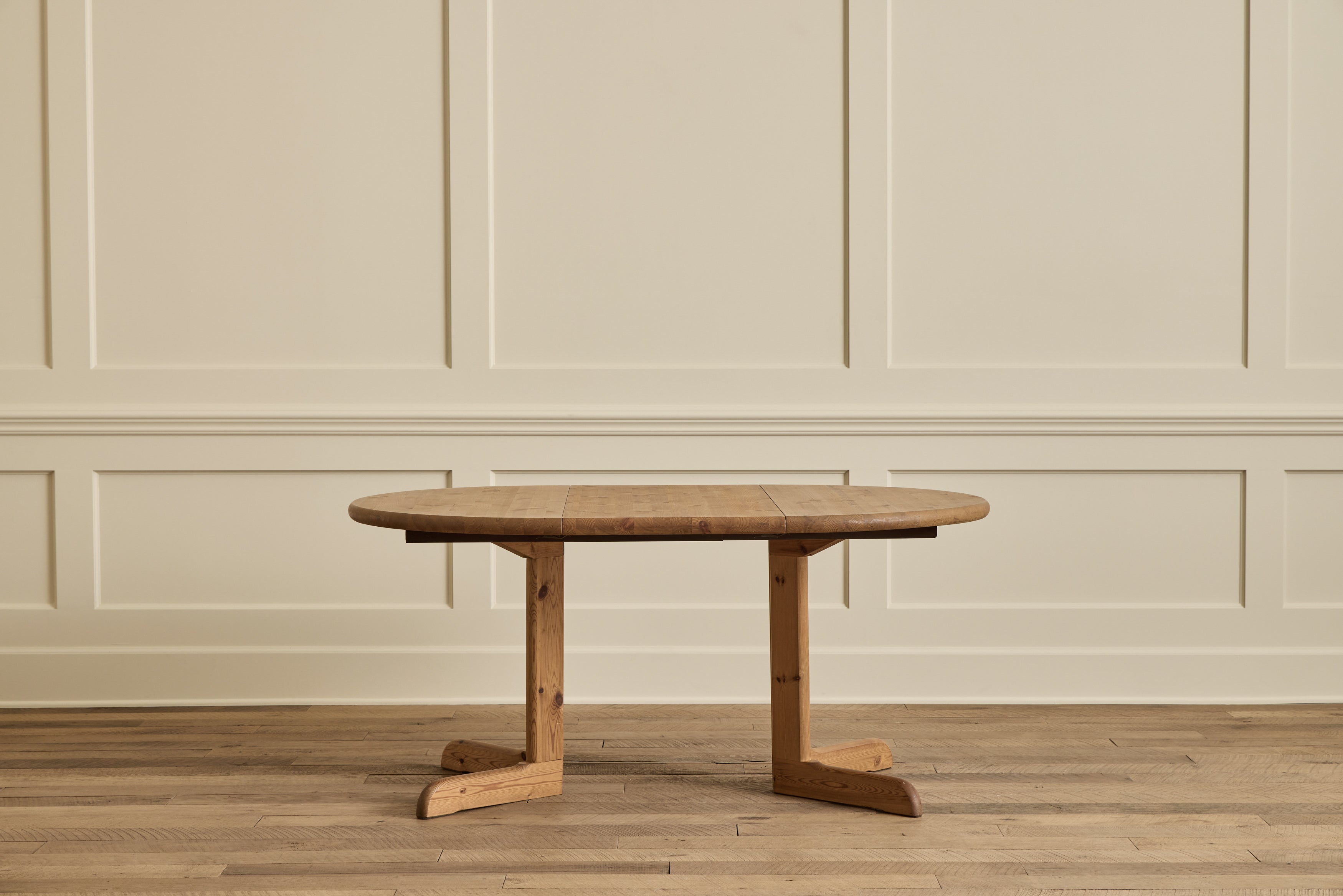 Daumiller Style Dining Table