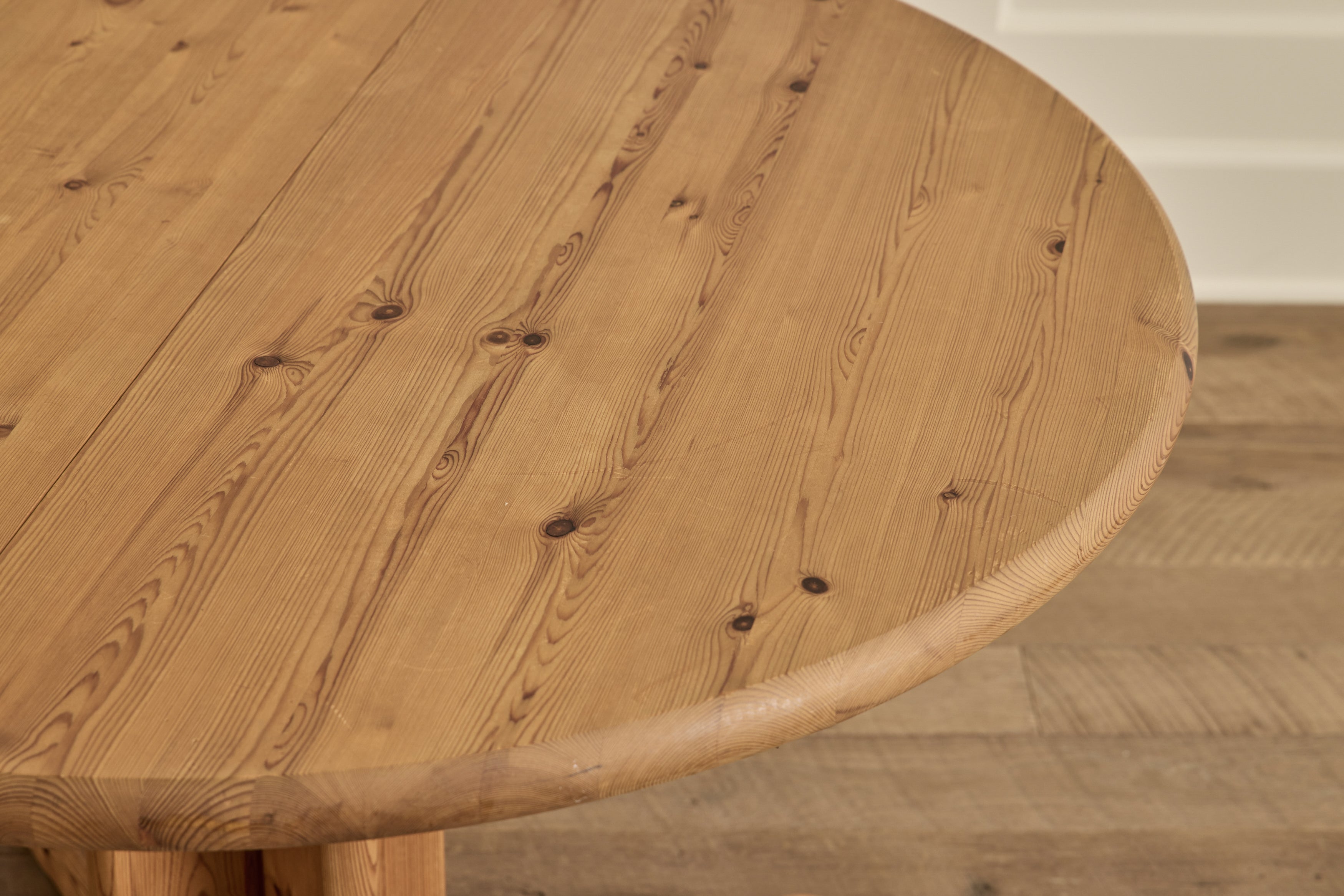 Daumiller Style Dining Table