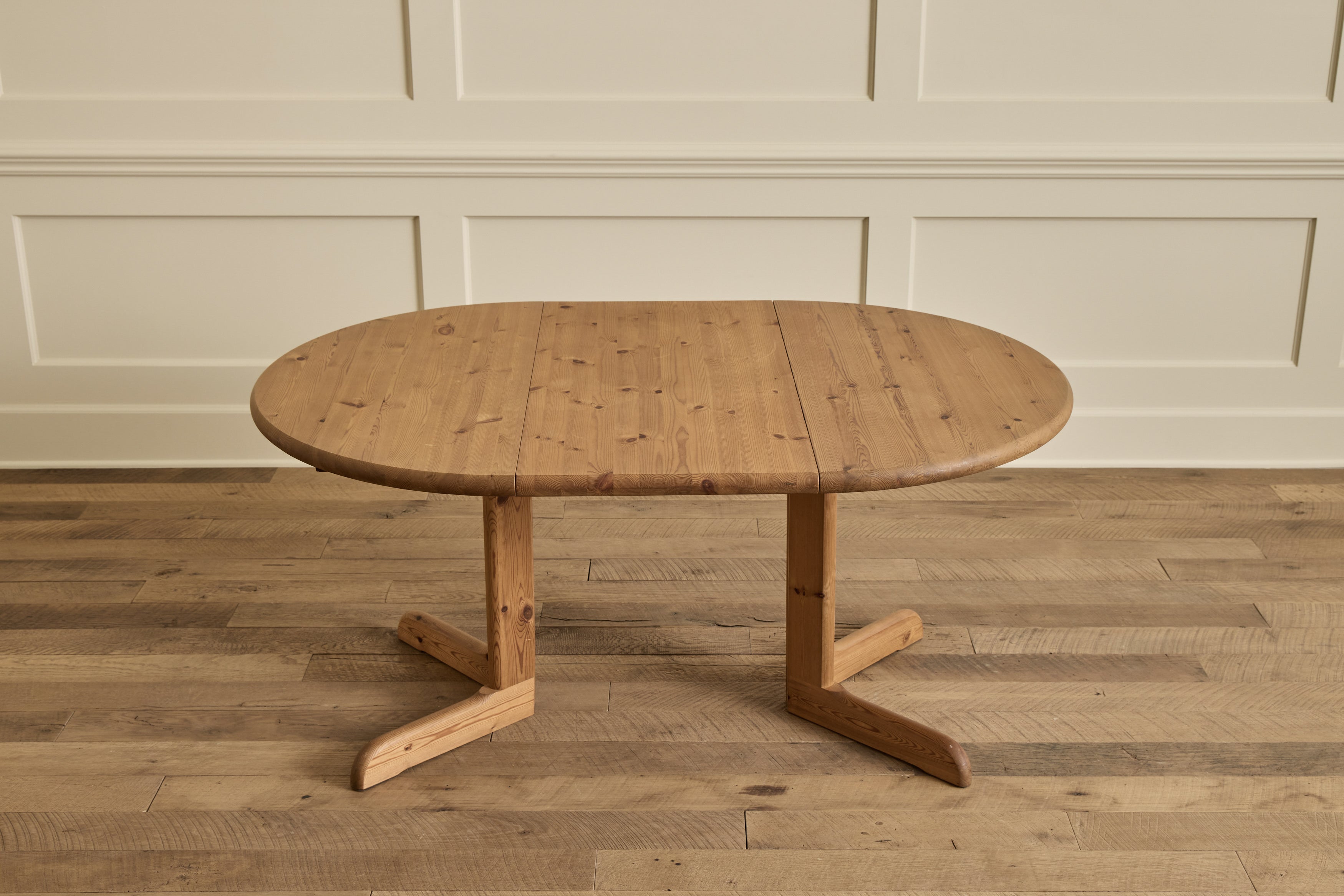Daumiller Style Dining Table