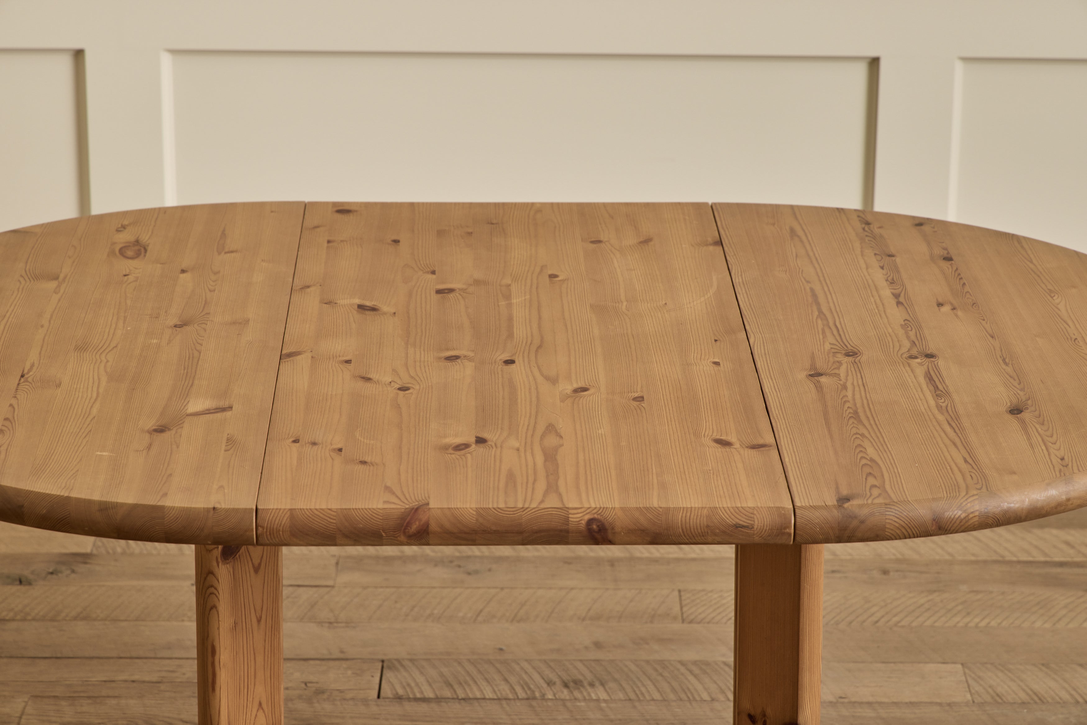 Daumiller Style Dining Table