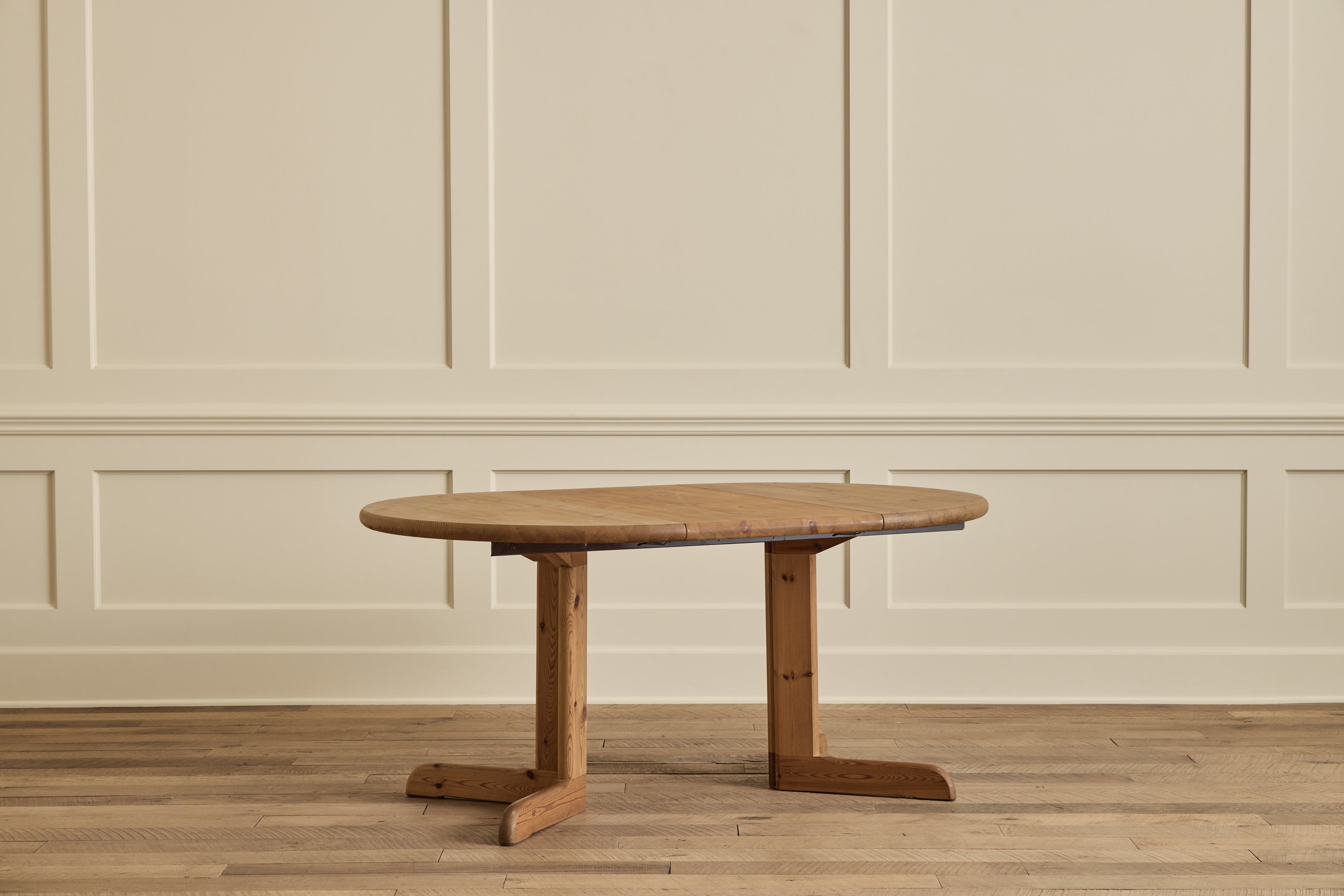 Daumiller Style Dining Table
