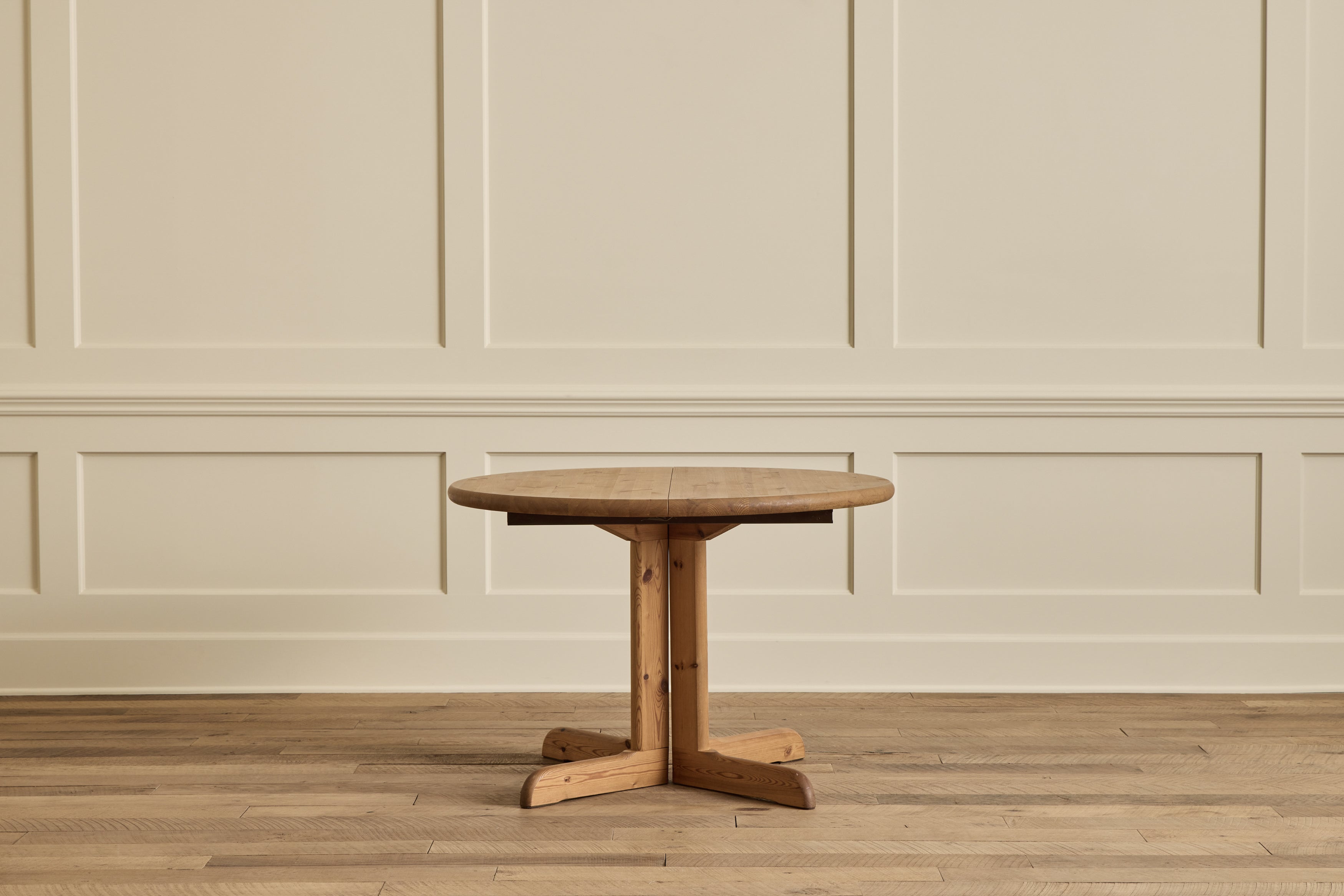 Daumiller Style Dining Table