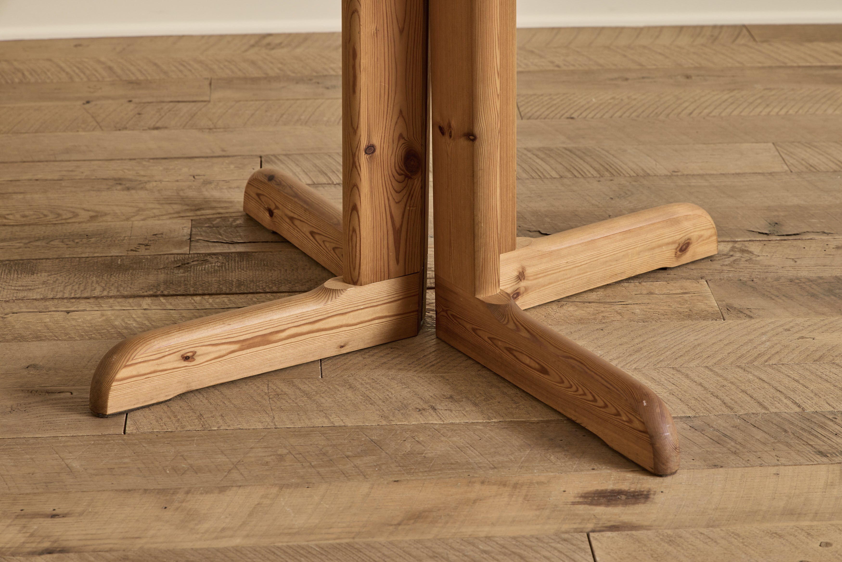 Daumiller Style Dining Table