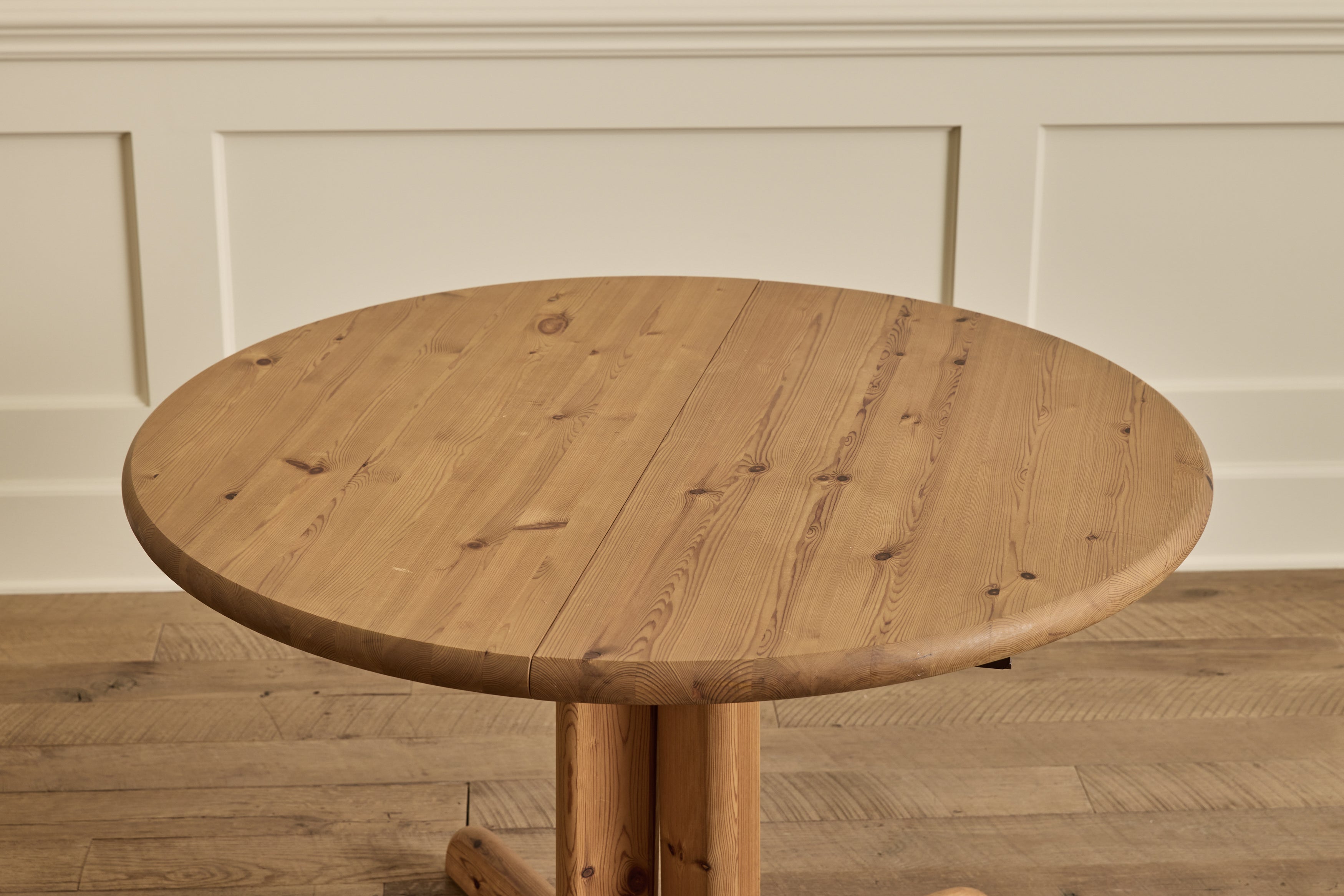 Daumiller Style Dining Table