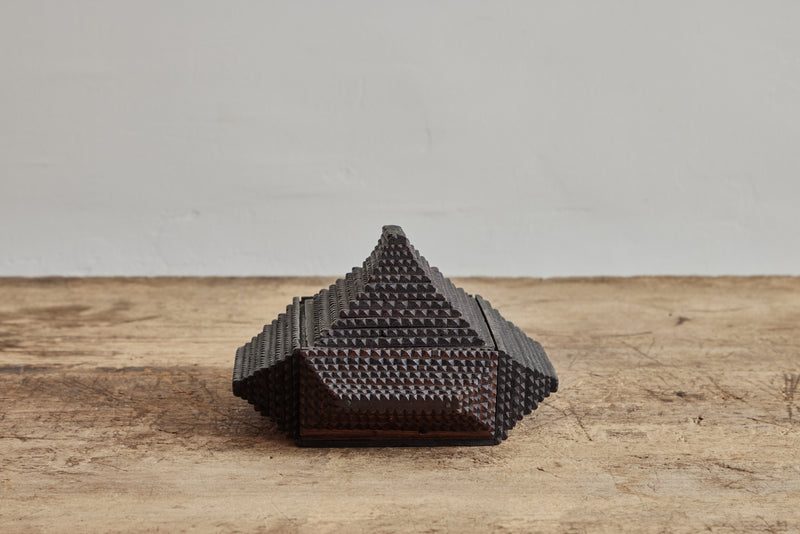 Small Pyramid Tramp Box