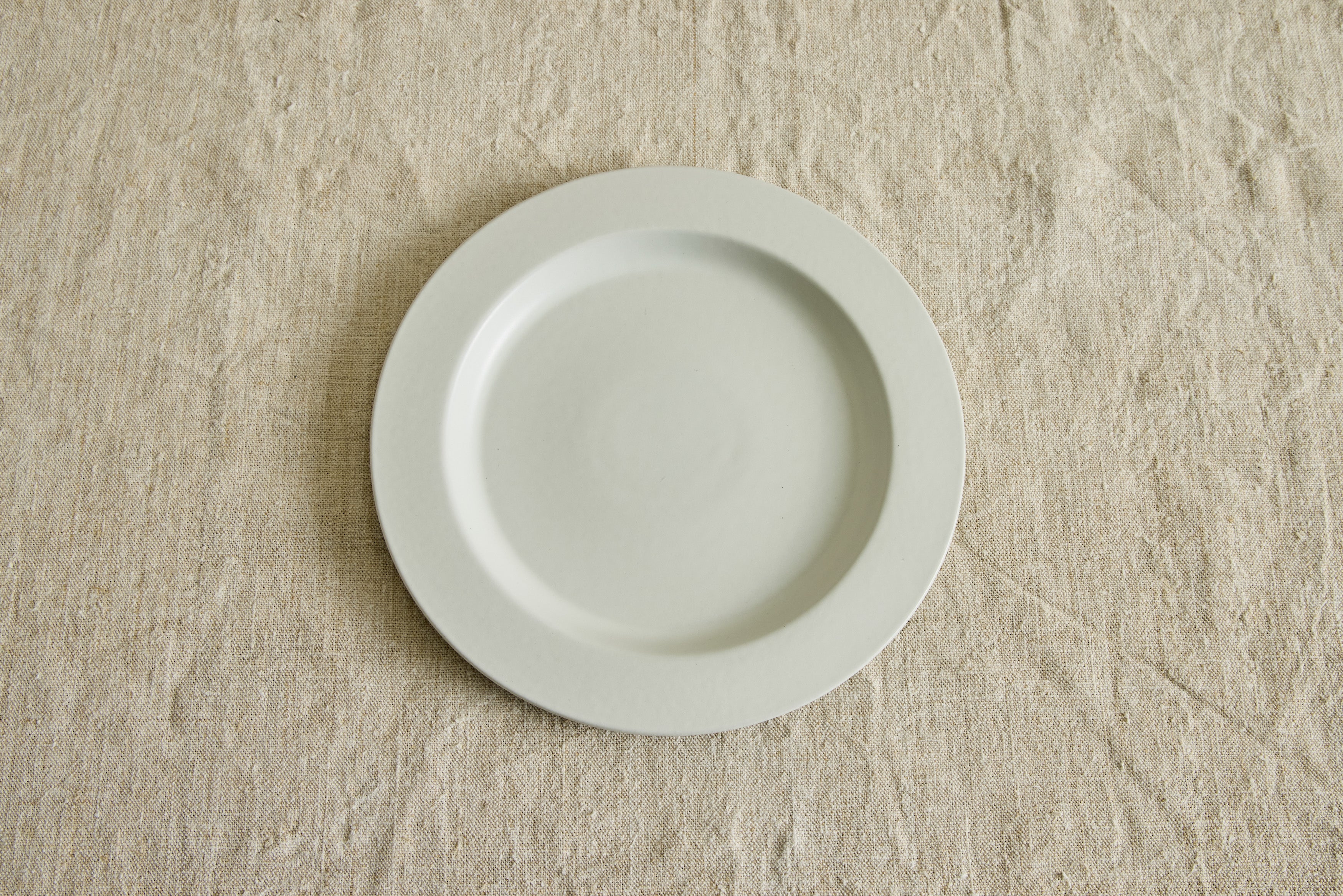 Dinnerware in Cream