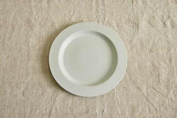 Dinnerware in Cream