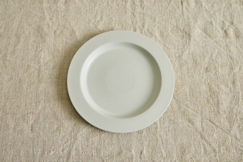 Dinnerware in Cream