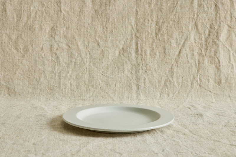 Dinnerware in Cream