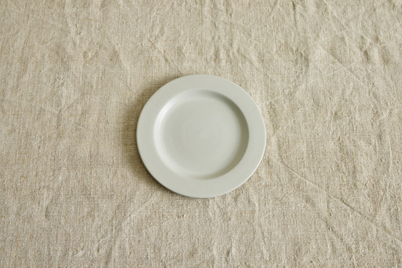 Dinnerware in Cream