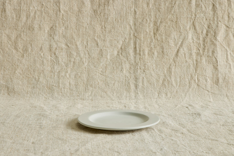 Dinnerware in Cream