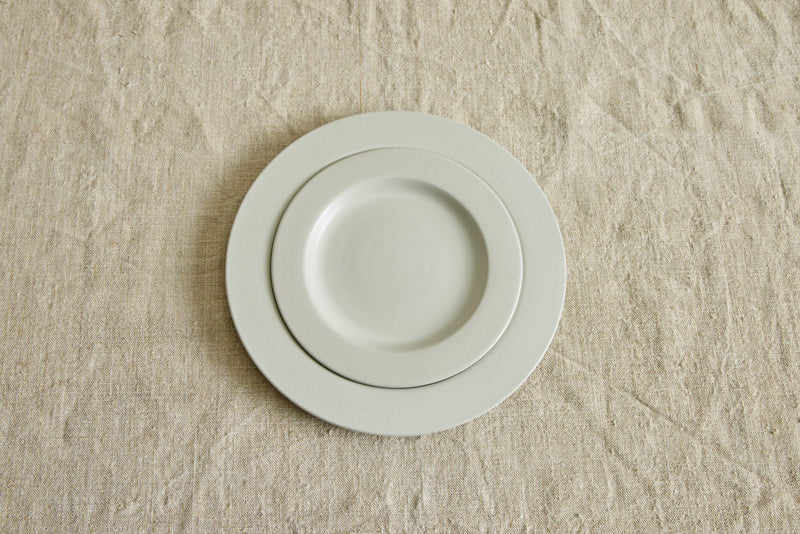 Dinnerware in Cream