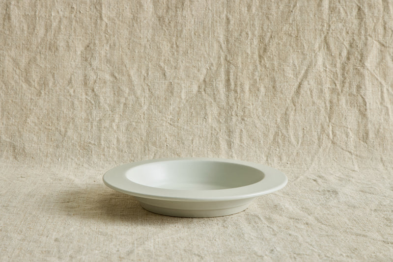 Dinnerware in Cream