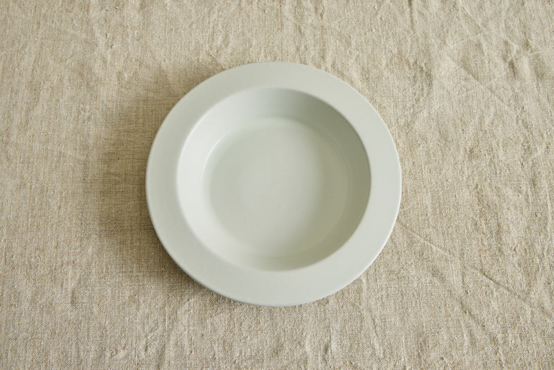 Dinnerware in Cream