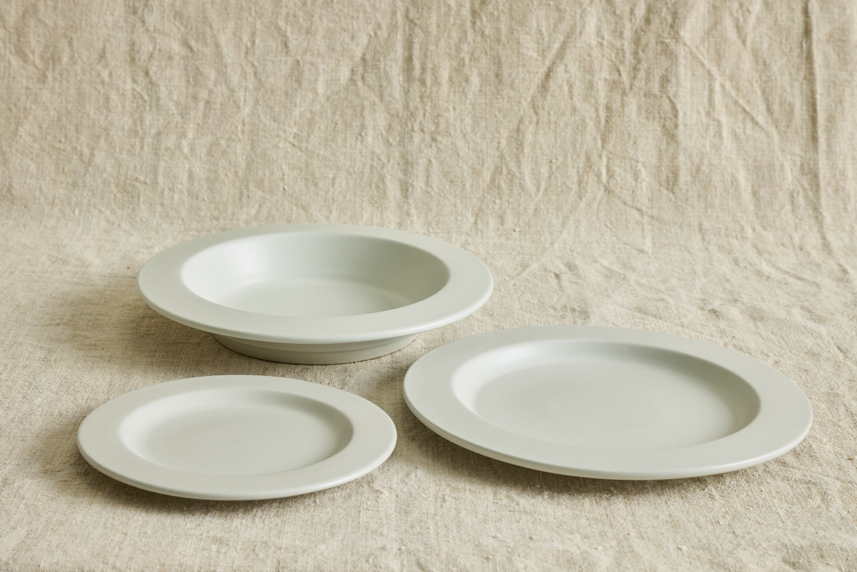 Dinnerware in Cream
