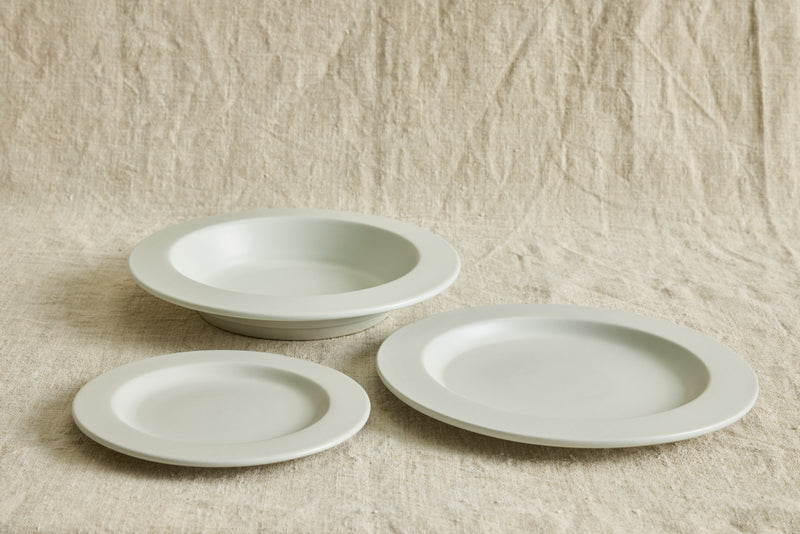 Dinnerware in Cream