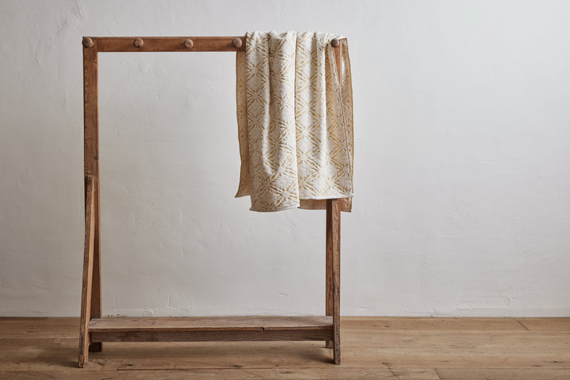 Nickey Kehoe Marguerite Bath Towel in Chamomile