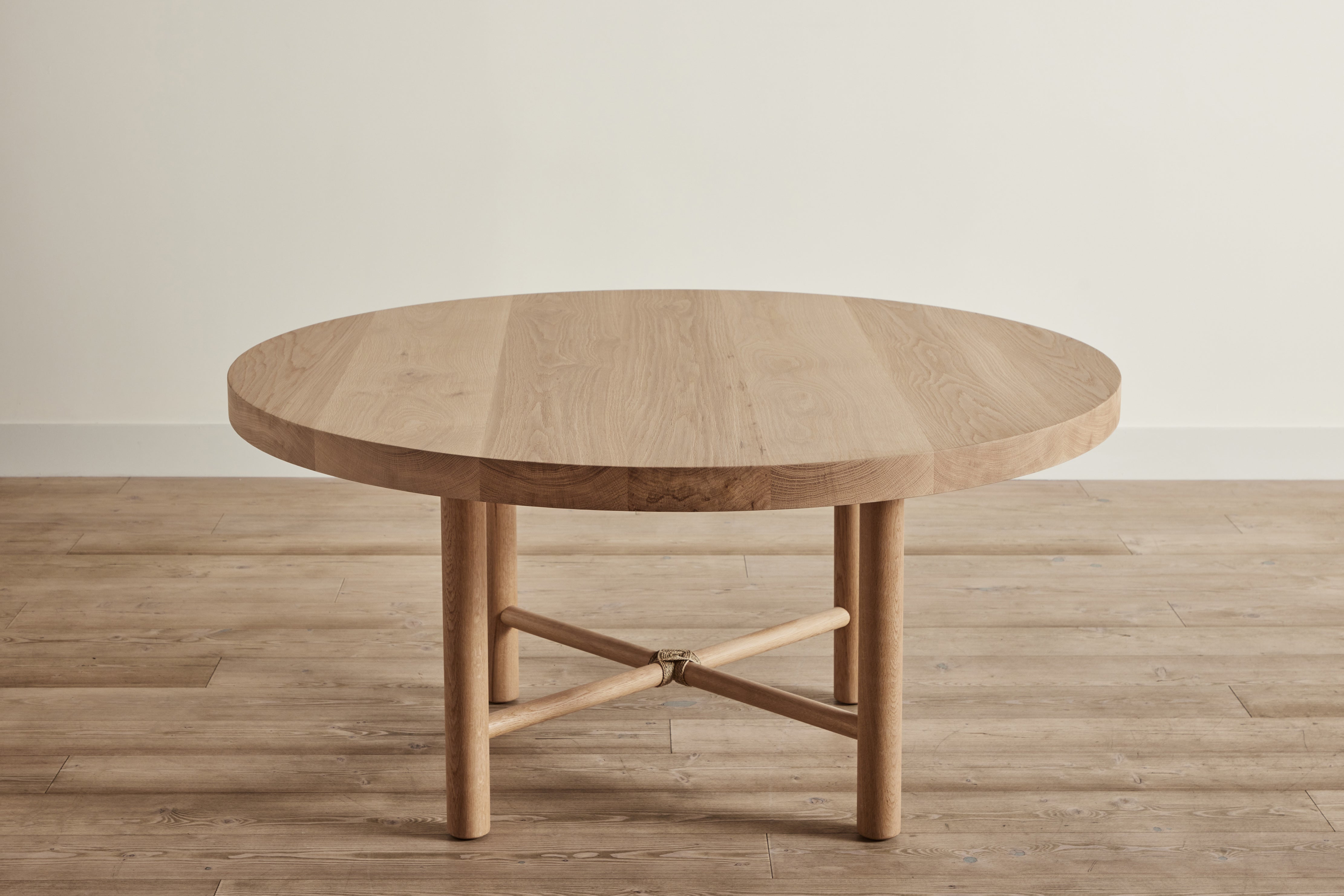 Round Dining Table, 60"