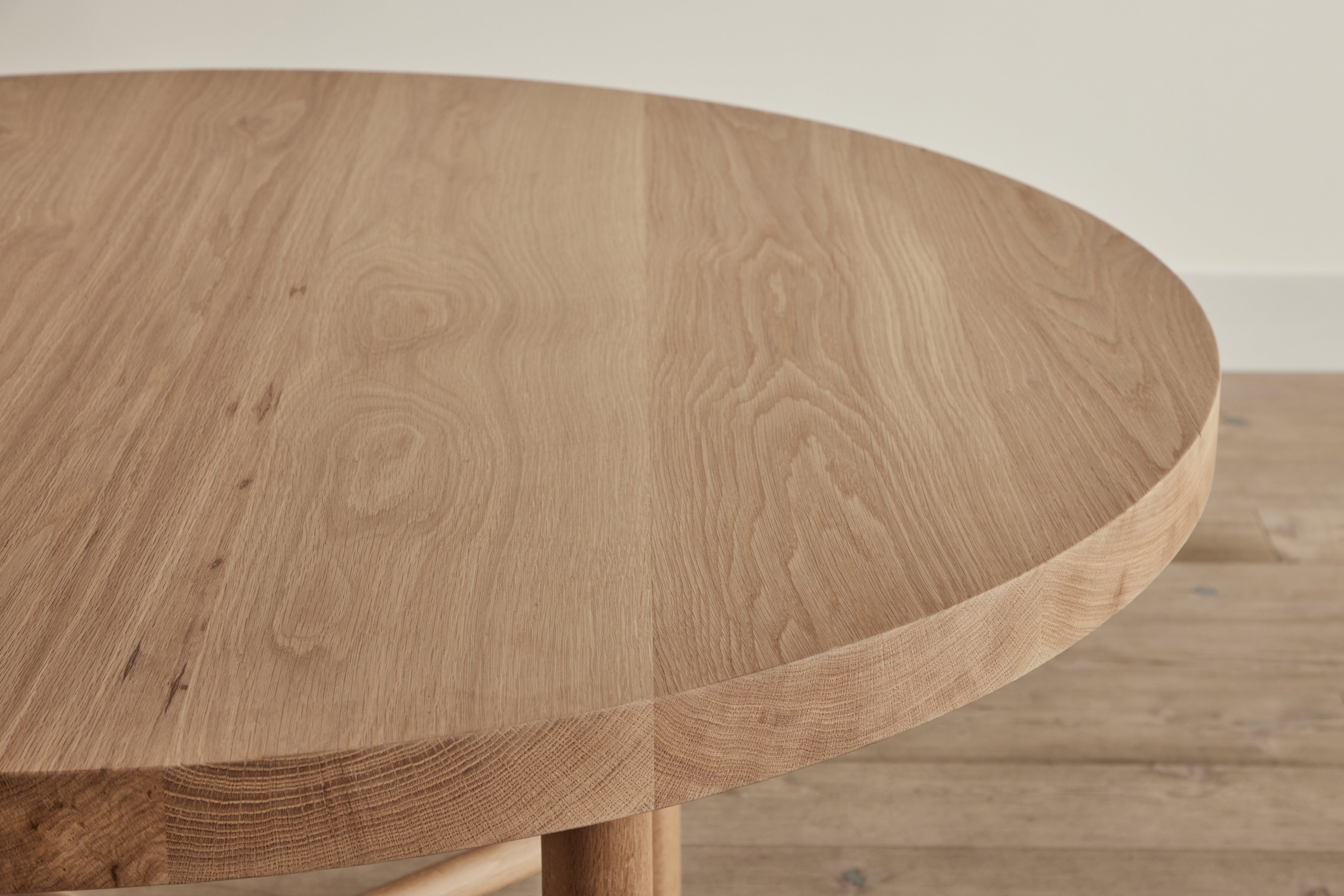 Round Dining Table, 60"