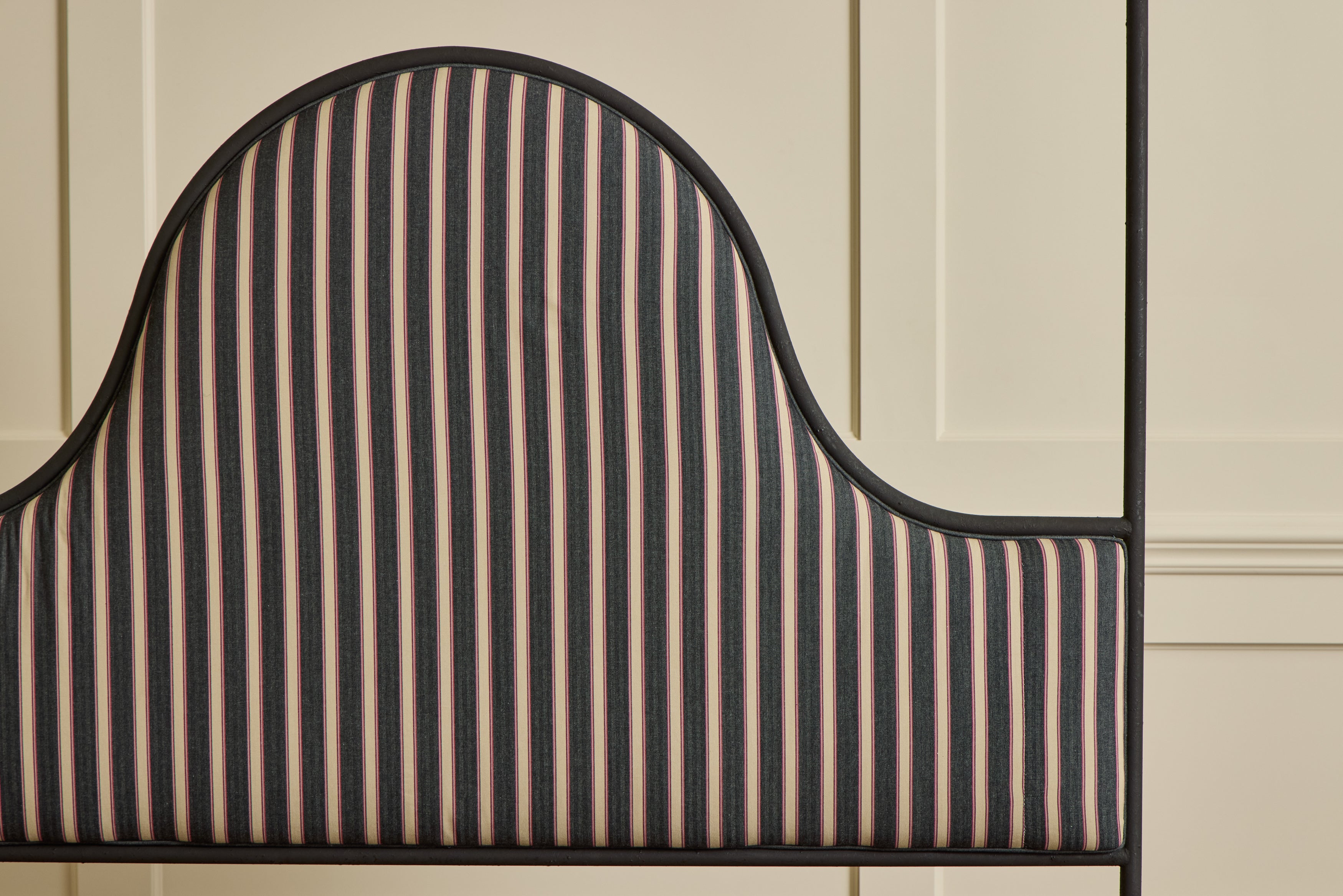 Iron Canopy Bed, Queen