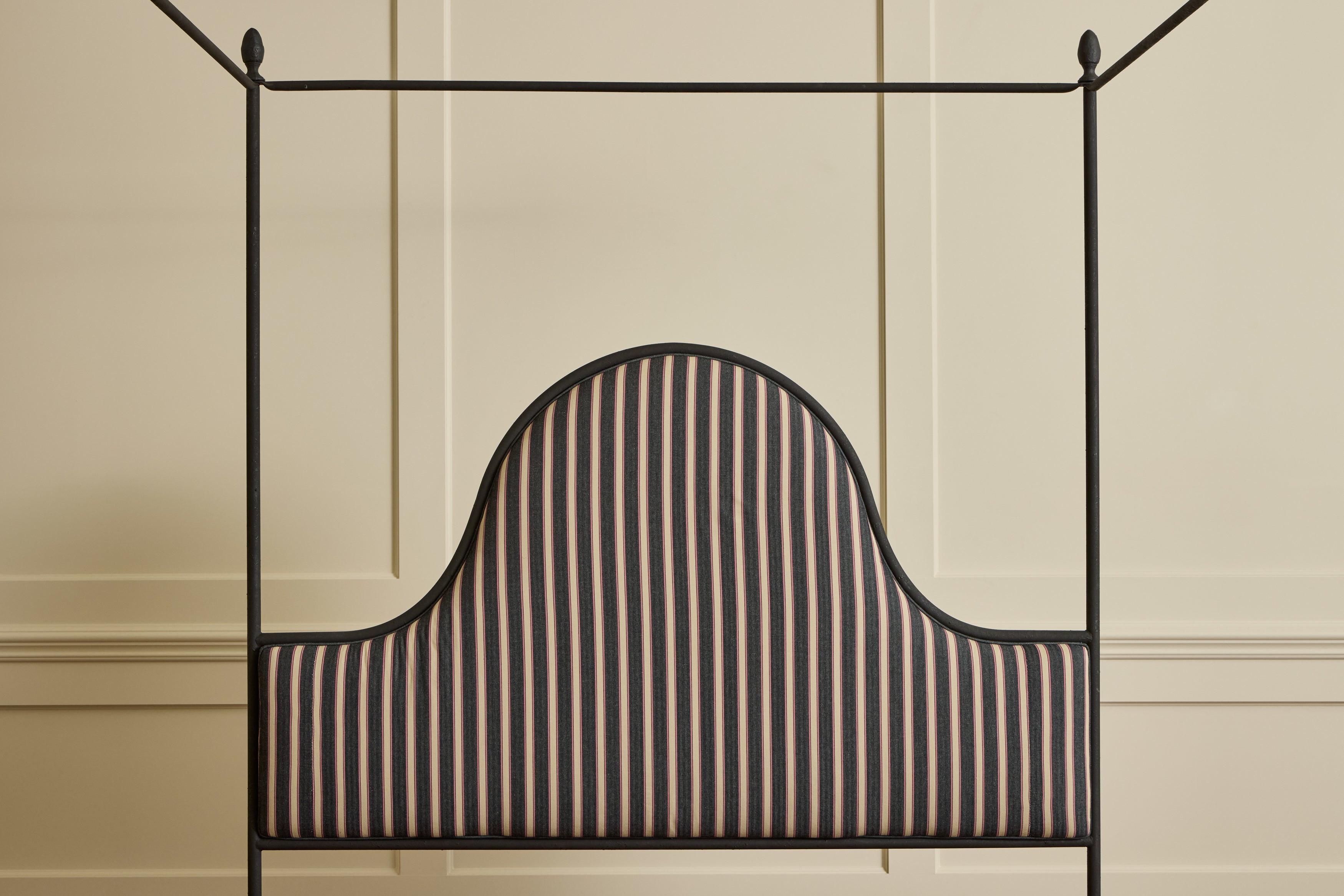 Iron Canopy Bed, Queen