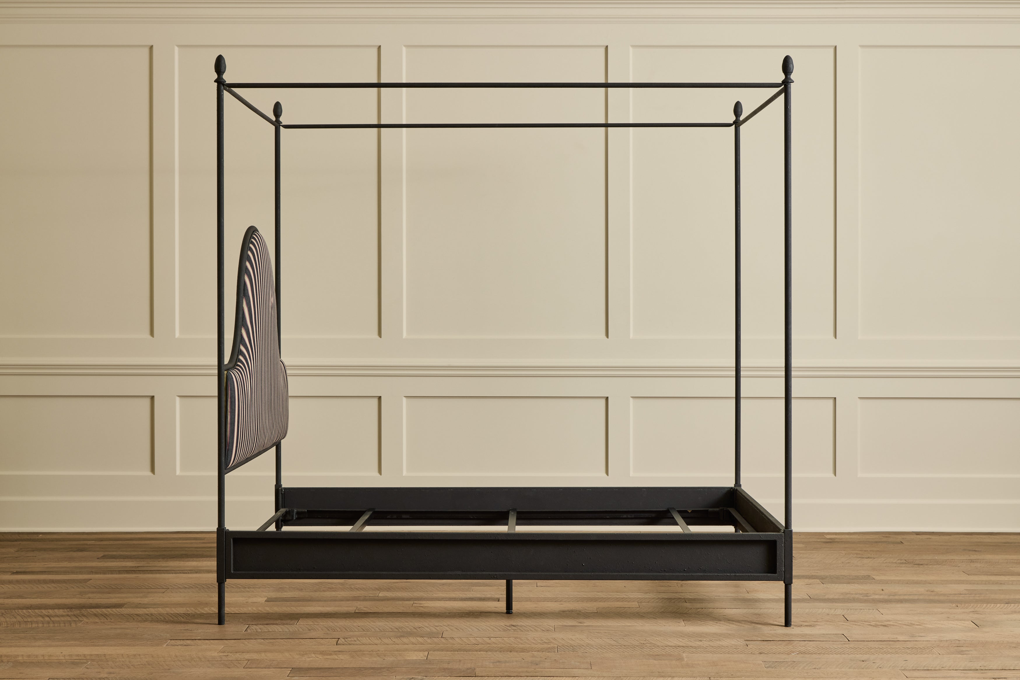 Iron Canopy Bed, Queen
