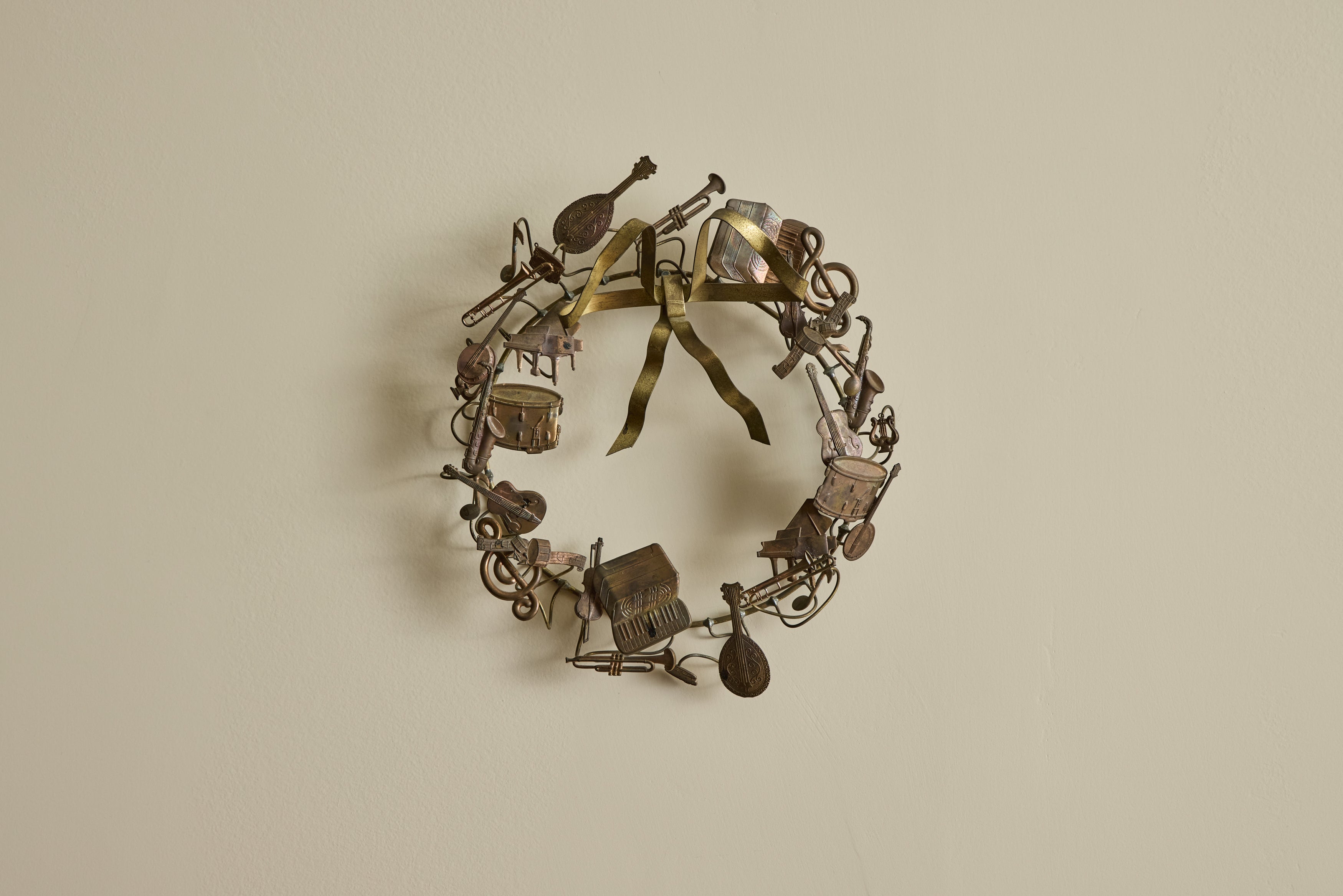 Dresden Brass Musical Wreath 9"