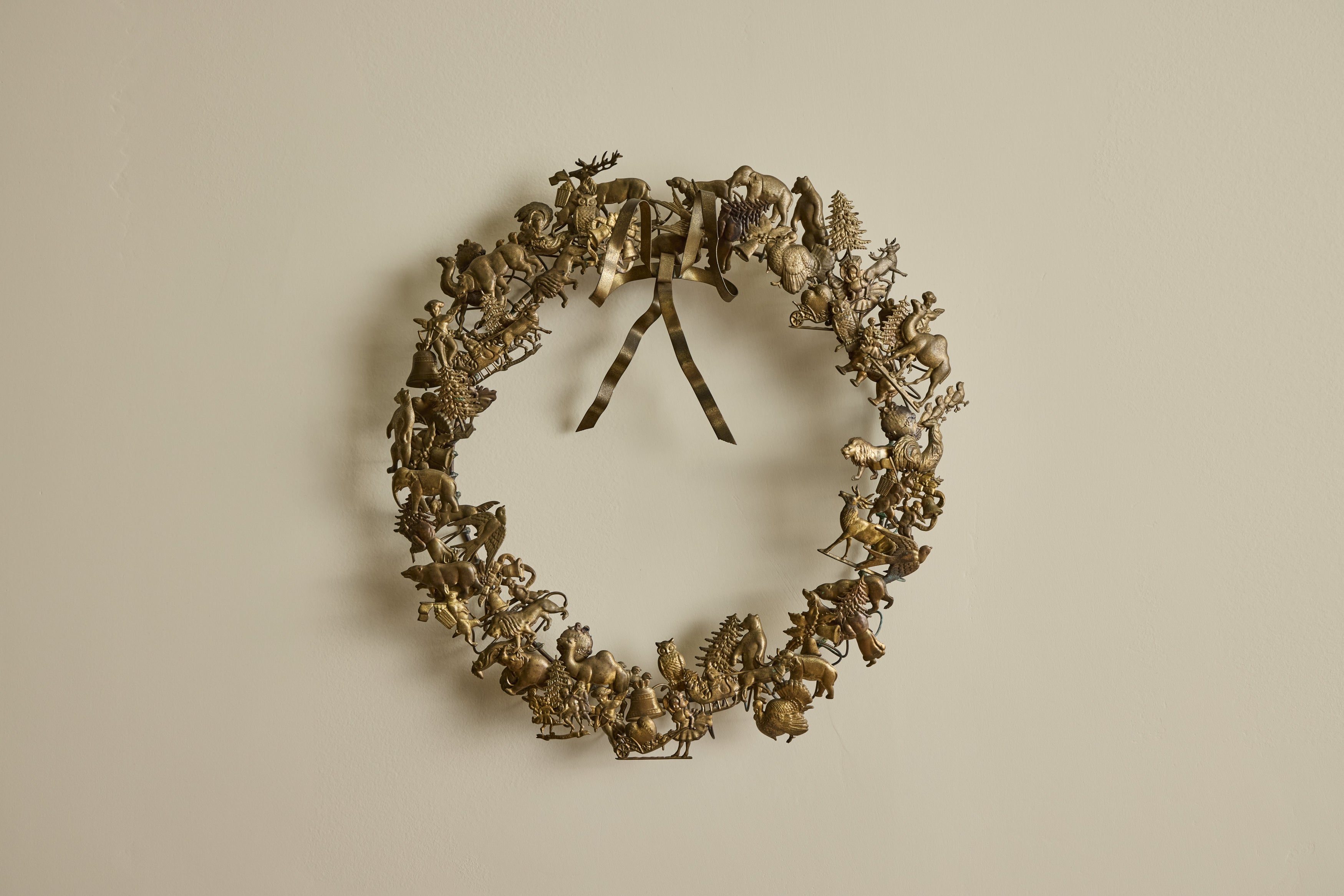 Dresden Brass Wreath 16"