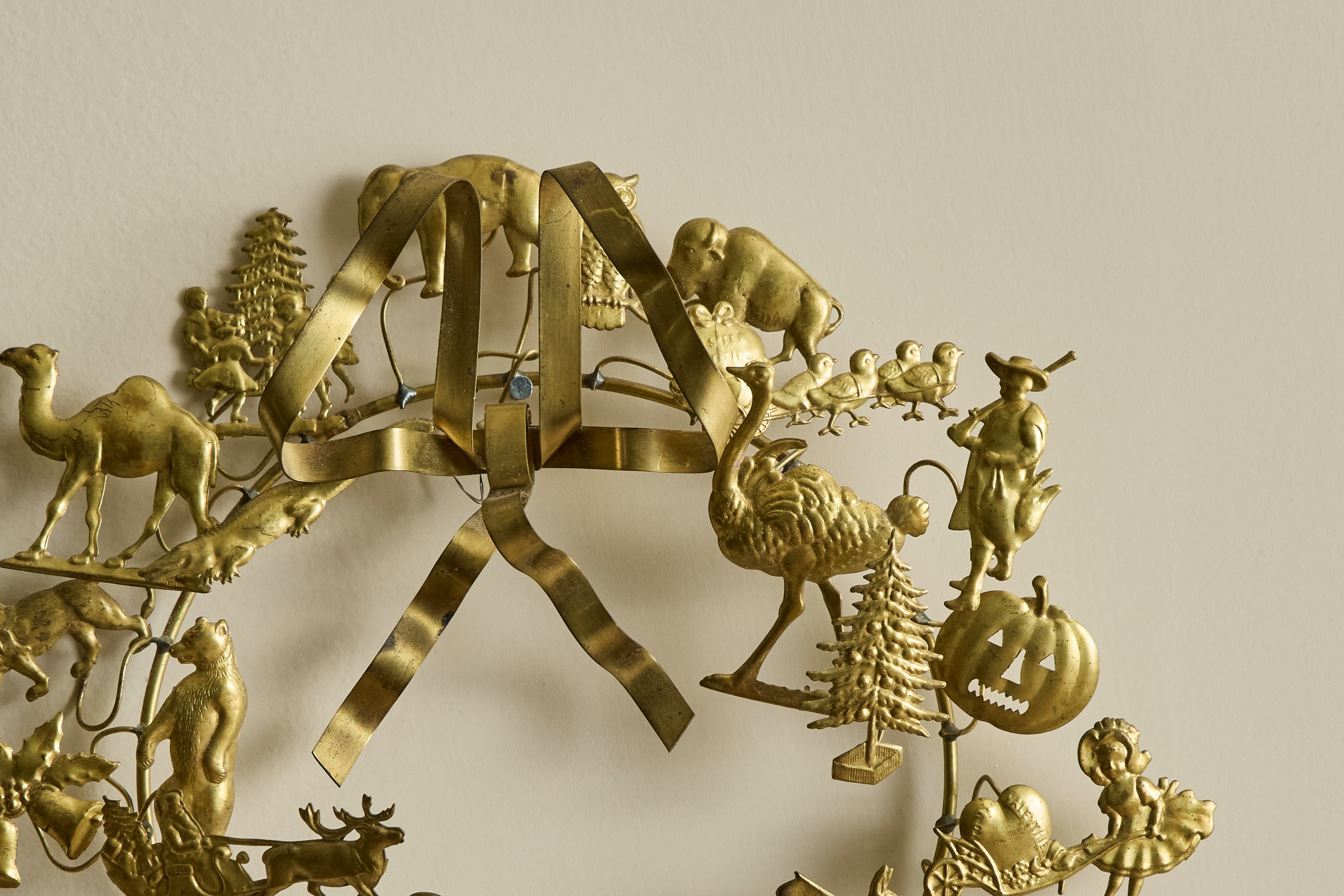 Dresden Brass Wreath 10.5"