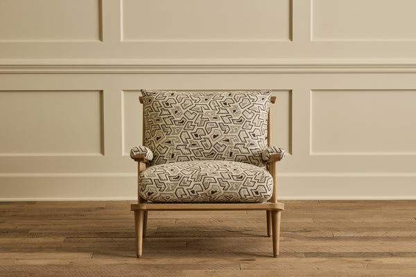 Spindle Back Viewing Chair