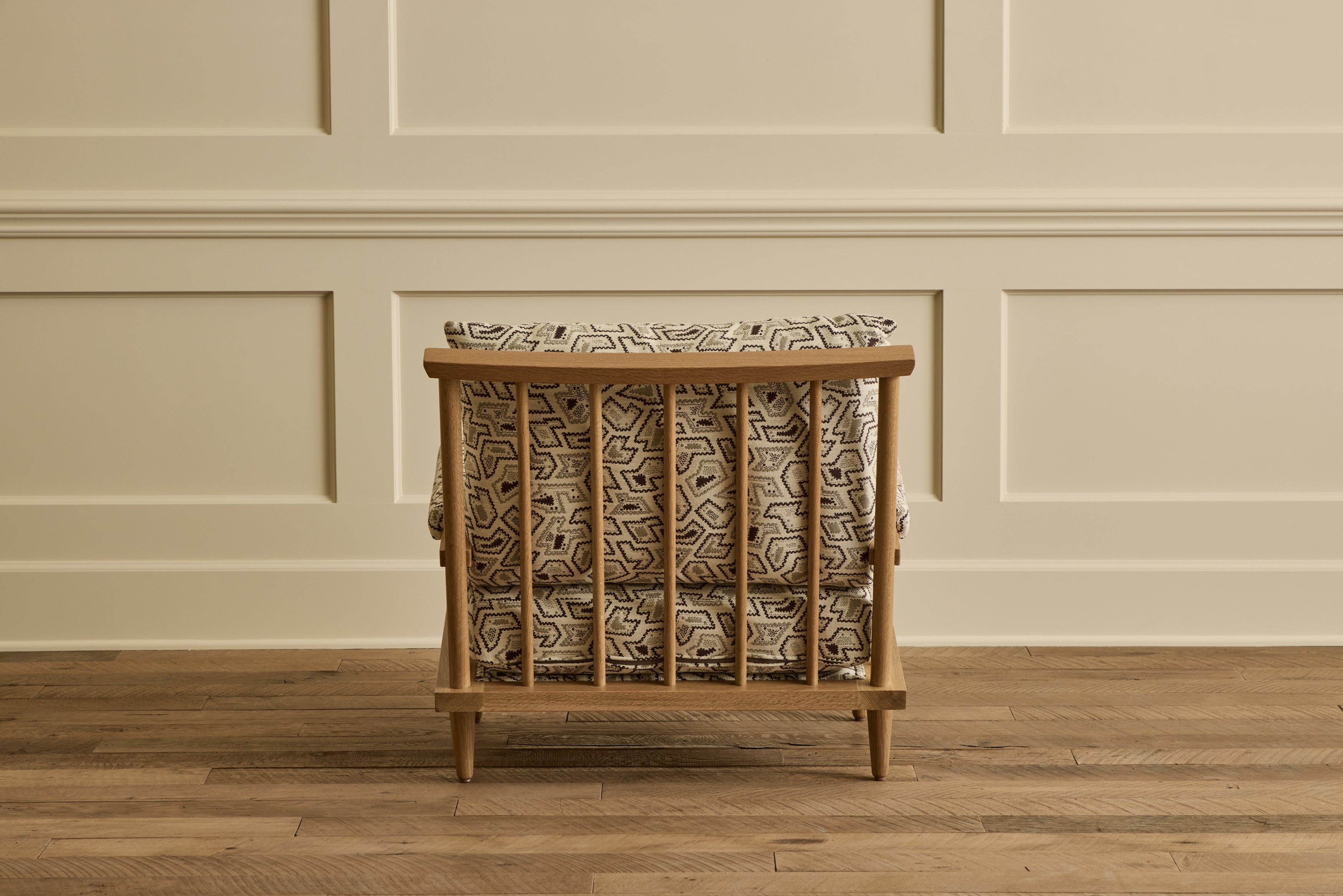 Spindle Back Viewing Chair