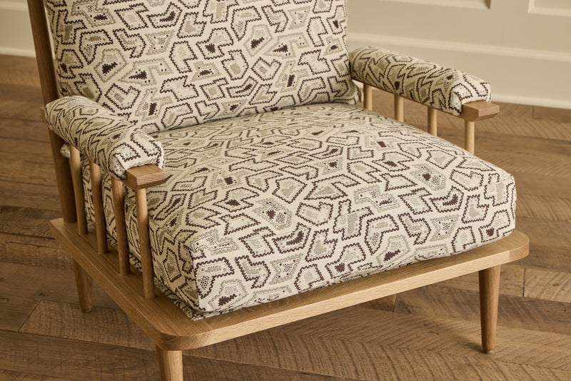Spindle Back Viewing Chair